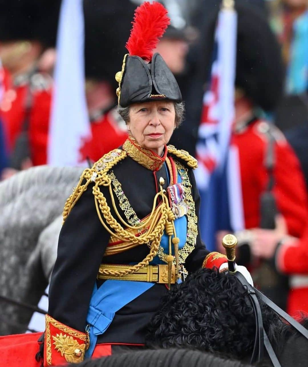 ディーゲ&スキナーさんのインスタグラム写真 - (ディーゲ&スキナーInstagram)「Great to see the Coronation of King Charles III and Queen Camila.The whole team has been involved with sewing on new badges and buttons, constructing new and refreshing old uniforms for members of the armed forces plus dressing members of the Royal Family.」5月7日 15時00分 - degeandskinnerofficial