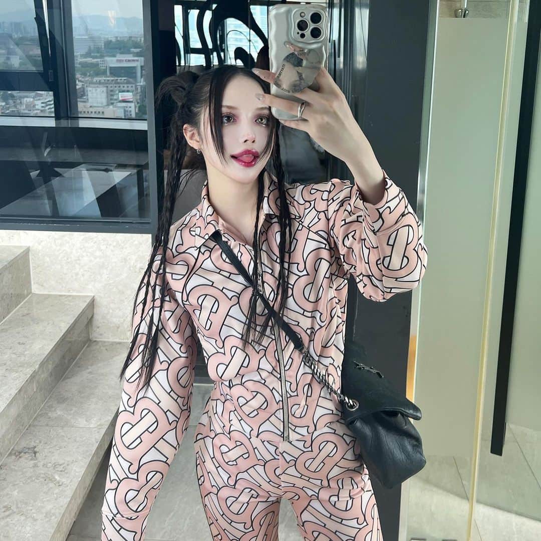 chiiiiiのインスタグラム：「おそよう ✧🧠🎠🫧⛲️💒✧」