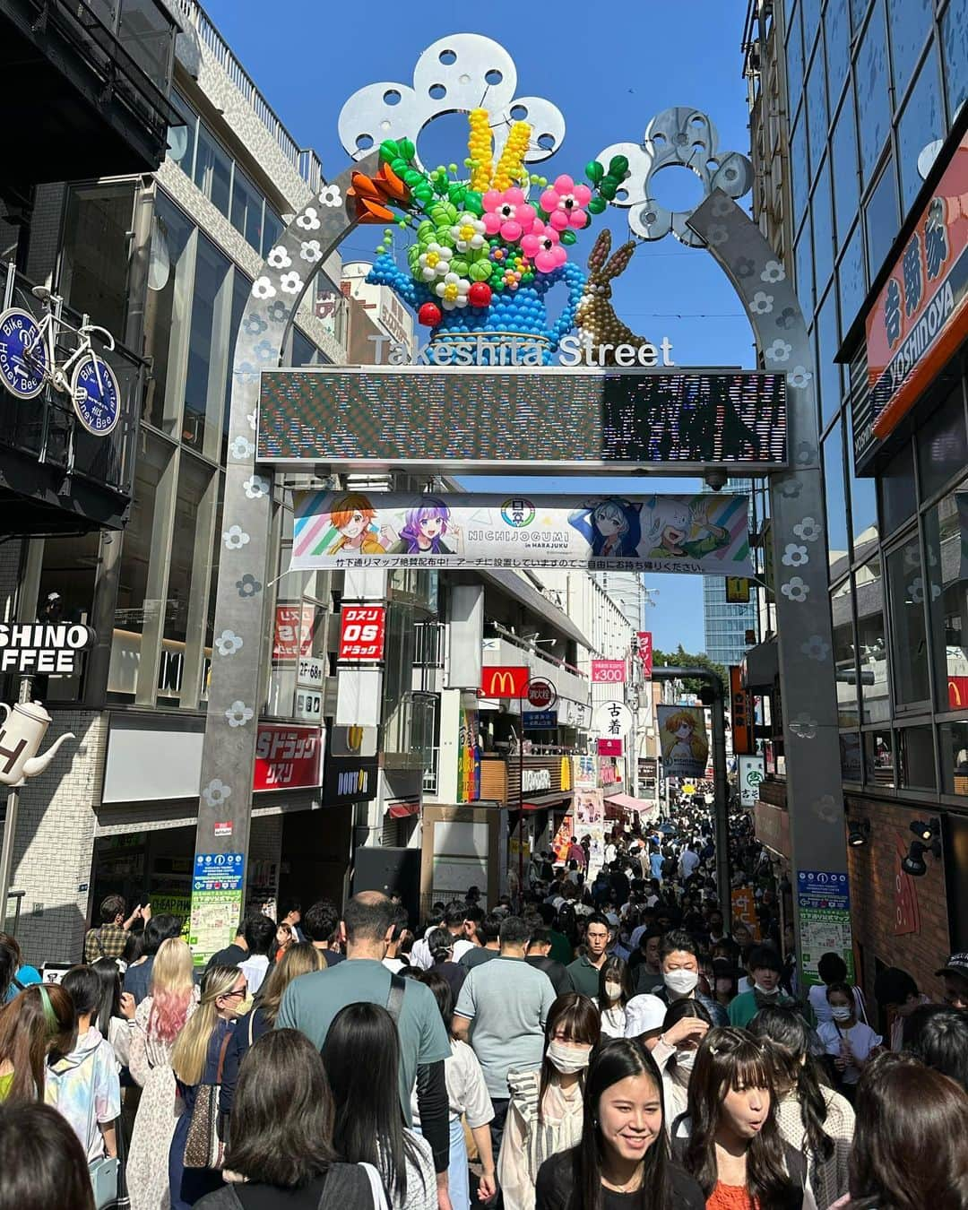 アリーシャ・マリーさんのインスタグラム写真 - (アリーシャ・マリーInstagram)「tokyo diaries: harajuku 💕🇯🇵🌈🍓☁️🎀🍰  what’s ur fav dessert?? #tokyo #harajuku #japantravel #japanfashion」5月8日 0時00分 - alisha