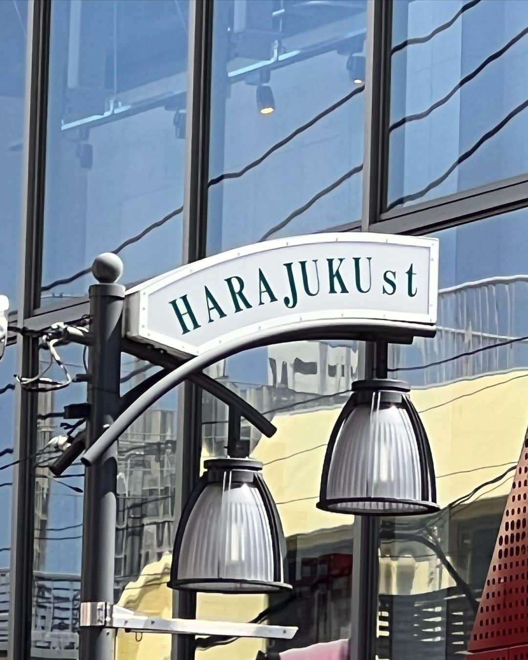アリーシャ・マリーさんのインスタグラム写真 - (アリーシャ・マリーInstagram)「tokyo diaries: harajuku 💕🇯🇵🌈🍓☁️🎀🍰  what’s ur fav dessert?? #tokyo #harajuku #japantravel #japanfashion」5月8日 0時00分 - alisha