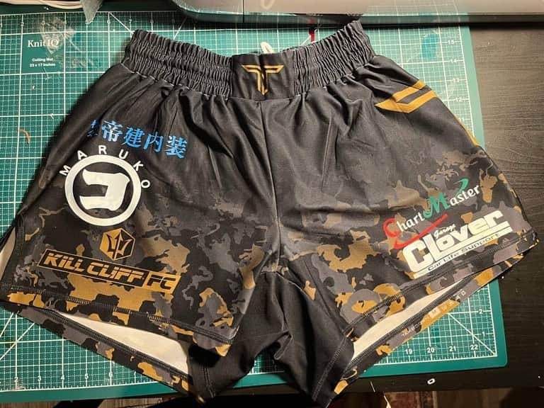 井上直樹のインスタグラム：「今回RIZIN.42の大会でご協賛していただきましたファイトショーツ、Tシャツのスポンサー様方です。 サポートありがとうございました、皆様のおかげで自分のやりたい格闘技ができています、今後ともよろしくお願い致します！  ※順不同 #takedown 様 #killclifffc 様 #株式会社maruko 様 #アルファクラブ武蔵野株式会社 様 #株式会社帝建内装 様 #garageclover 様 #chartmaster 様 #sonicsquad 様 #belva 様 #marrionapparel 様 #ジィーロ 様 #焼き肉ジンギスカンなまら 様」