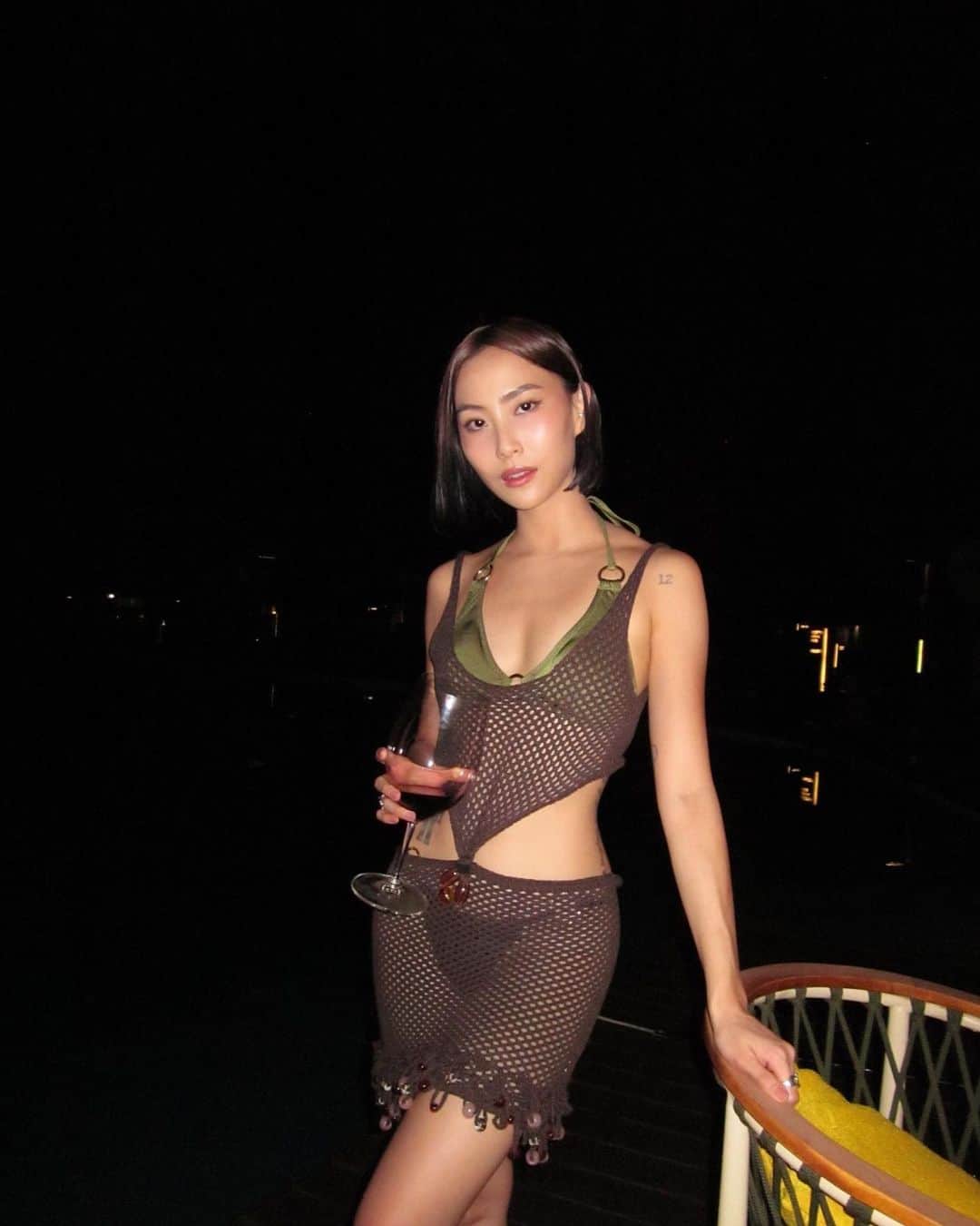 ソニアのインスタグラム：「Practically lived in swimwear all weekend! Comin back to SG a little more sun kissed, and with a very full heart 🤍  Taken on the nifty little digicam 📸 @treasurebaybintan.official @natrabintan」