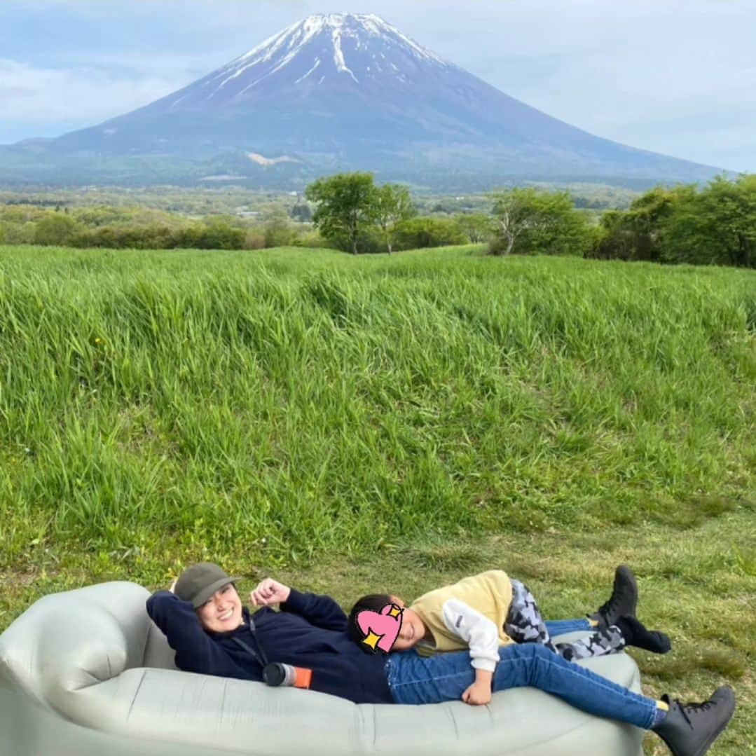 宮下ともみさんのインスタグラム写真 - (宮下ともみInstagram)「5/4はひなの一周忌でした🌈🐾　 ひなと過ごした16年9ヶ月。ひなのいない1年。 私の心にも、息子たちの心にもちゃんとひなは生きています♥ １年ぶりに最後に過ごした場所に行ってきました✨ やっぱり最高の場所🗻✨」5月7日 15時54分 - tomomimiyashita_official