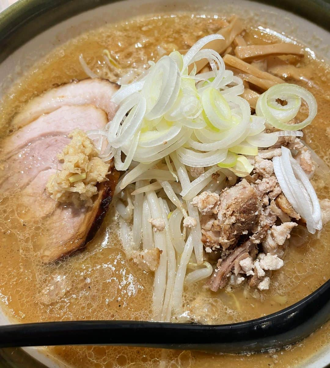 外園一馬のインスタグラム：「神奈川に札幌味噌ラーメンの名店発見🍜  大和市のラーメン郷さん。」