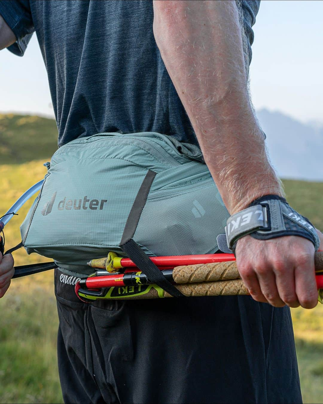 ドイターさんのインスタグラム写真 - (ドイターInstagram)「No one can stop you! 🏃💨 Our Shortrail III takes your Trail Running to the next level:   🚀 easy-to-use trekking pole attachment 🔑 clever compartment configuration for all your essentials 💁‍♂️ adjustable waist belt for the perfect fit 🚨 reflective elements to keep you safe at night  AND it's all bluesign® certified and made from 100% recycled materials!  📸 @richard_buchner - Please tag #deuter to be featured. 🏔❤️ - #deuterforever #deuter #running #trailrunning #backpack #shortrail」5月7日 16時00分 - deuter