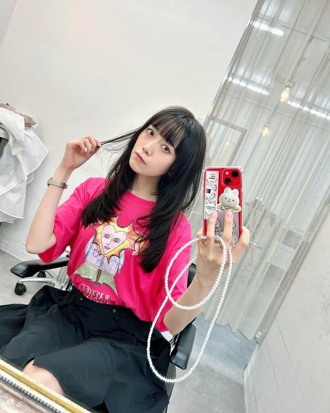 のインスタグラム：「. 髪の毛つやつやです。 どんどん短くしてます。 でもまた伸ばしたいとも思っています。  #haircut」