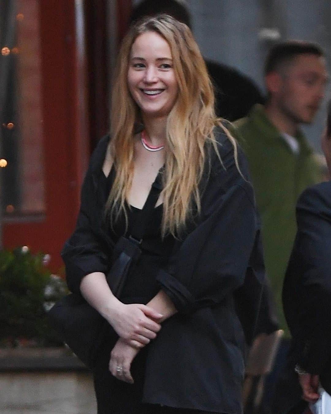 Just Jaredさんのインスタグラム写真 - (Just JaredInstagram)「Jennifer Lawrence and Cooke Maroney linked arms while running out to grab dinner in NYC tonight. We've got more pics on JustJared.com! #JenniferLawrence #CookeMaroney Photos: Backgrid」5月7日 16時12分 - justjared