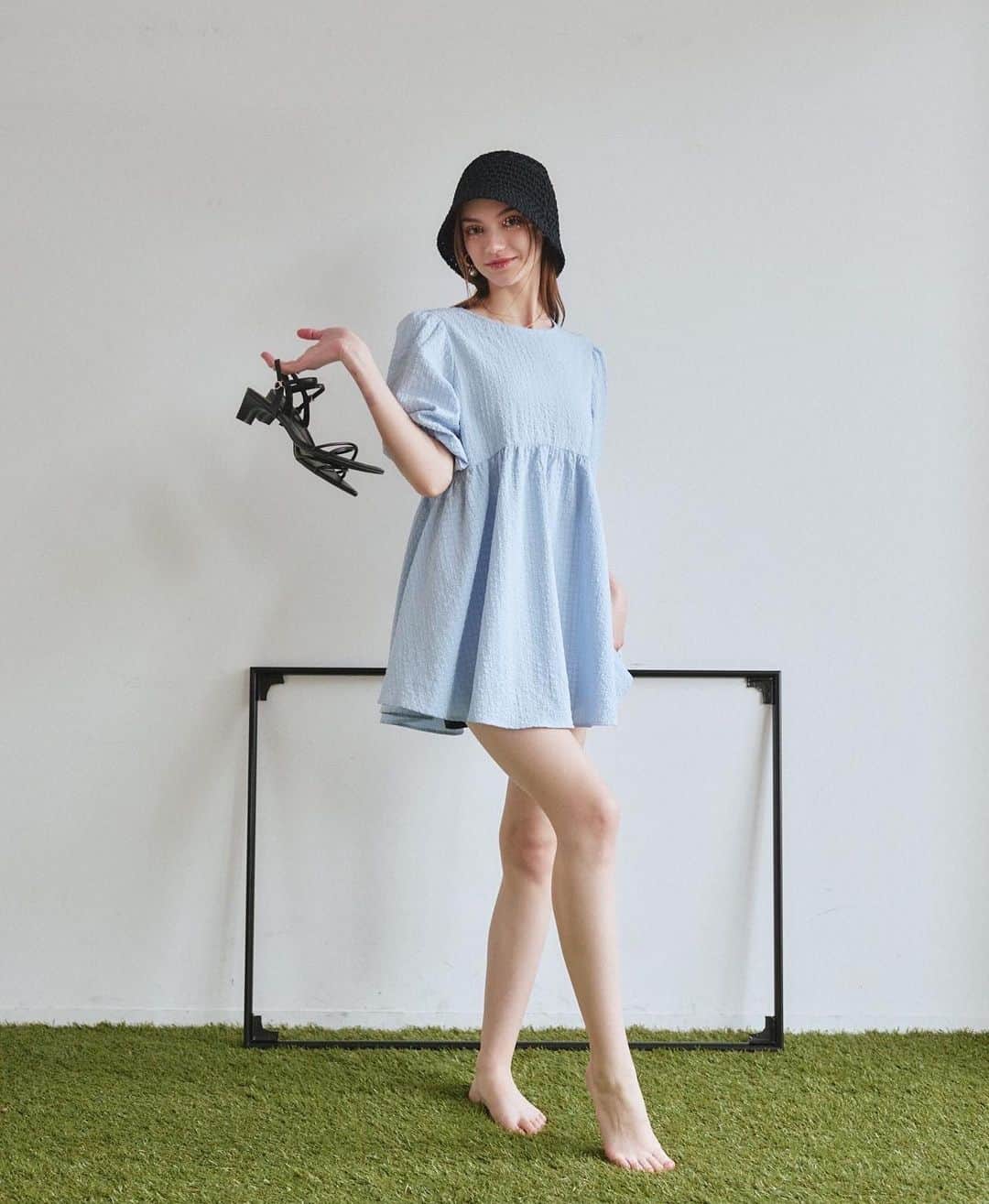 Vannie Officialさんのインスタグラム写真 - (Vannie OfficialInstagram)「• VANNIE U 2023 summer COLLECTION • feat.NAGOMI ⁡ 【coming soon..】 ぽこぽこダブルリボンチュニック/ミニワンピース ivory │ black │ blue │ ¥5,390 tax in ⁡ … Design …  ・表面感のある生地でシワが気にならない ・バックスタイルが盛れるダブルリボンデザイン ・バックオープンなのでヘルシーな後ろ姿に ・たっぷりな裾幅が揺れ感を演出 ・二の腕カバーできるパフスリーブ ・ハイウエスト切り替えでスタイルアップ ⁡ … Styling … 肌見せが叶うチュニック兼ミニワンピース。 ショートパンツを合わせても、ロングパンツを合わせても◎  スカートはミニフレアや揺れの出る軽い生地のものがおすすめ。 バックスタイルがすっきりとかわいく見えるよう バックオープン×ダブルリボンでデザインON。 ⁡ ━━━━━━━━━━━━━━━━━━━━━ ⁡ 透け感：アイボリーのみあり 裏地：なし 厚さ：普通 伸縮性：ややあり 光沢感：なし ⁡ ━━━━━━━━━━━━━━━━━━━━━━ ※詳しくは洗濯タグをご確認ください ⁡ @__nagomi32__  ⁡ #vannie_u#ヴァニーユー #zozoでしか買えない」5月7日 16時18分 - vannie__u