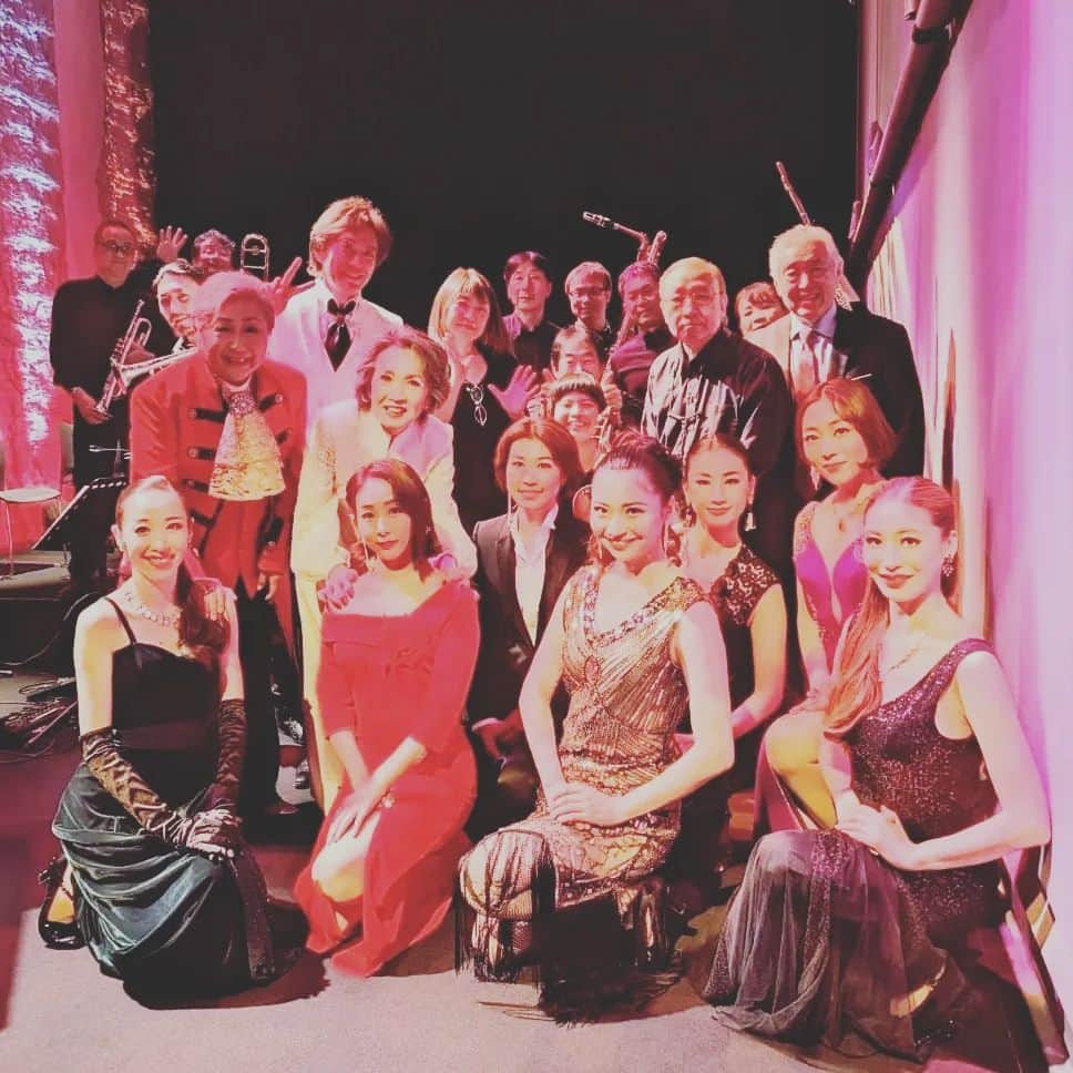 香咲蘭のインスタグラム：「5日に無事に終演しました『#EVERGREENHITSONGS IN SHOWA ERA2023』 夢だった公演に出ているけど実は夢なのかも知れない...と何度も思いました。  その方の経験とか生き方とかっていうフィルターを通す事でとんでもない表現となる。 年齢を重ねる毎に進化する表現(芸術)がカッコ良すぎる。 空いた口が塞がらない瞬間がいっぱいありました🥺  バンドさんとか照明さんとか、裏で支えてくださってる方、お客様のお陰で素晴らしい公演ができたことに感謝の気持ちでいっぱいです。 まずはお礼まで😊⁡ ⁡⁡ 他にも色々お写真撮っていただいたのでまたご紹介します💕⁡ ⁡⁡」