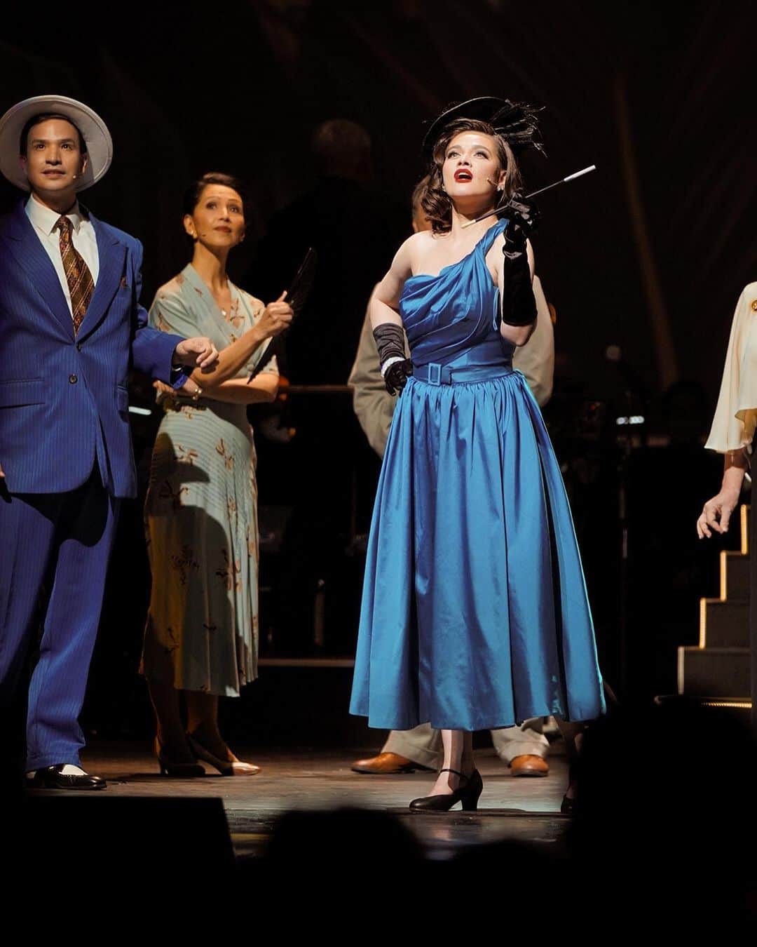 ベア・アロンゾさんのインスタグラム写真 - (ベア・アロンゾInstagram)「In my theater era. 🙈🤣  I truly enjoyed performing on stage last night for the first time with the best people in the industry. I greatly respect everything they do to preserve the Philippines’ culture and arts.🎭 #ContraMundum #NationalHeritageMonth」5月7日 16時24分 - beaalonzo