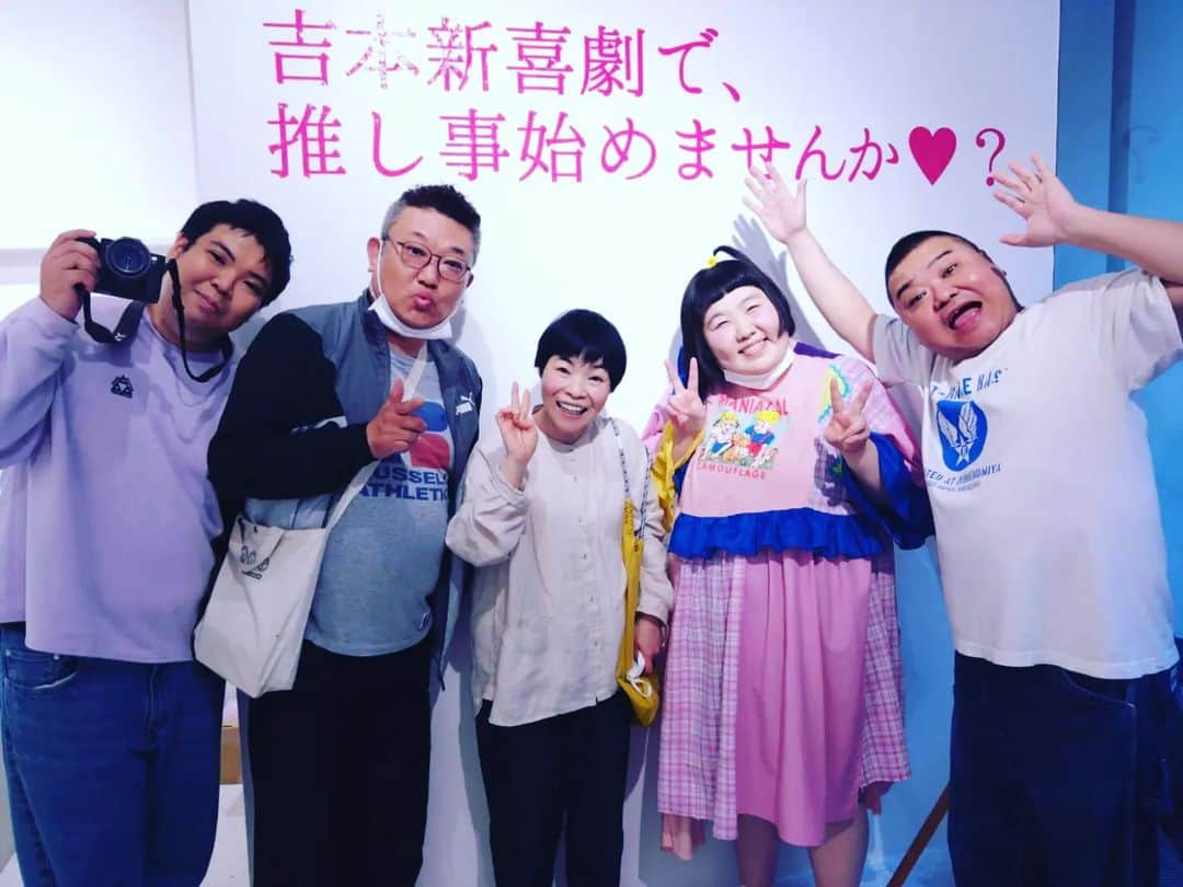 川畑泰史のインスタグラム：「本日は  烏川君と花子さんと 藍ちゃんとおやどまり君の 写真展にいってまいりました  雨の中でしたが たくさんのお客様がこられてました  川畑の写った写真を買って頂いた方 ほんとうにありがとうございます 感謝m(_ _)m」