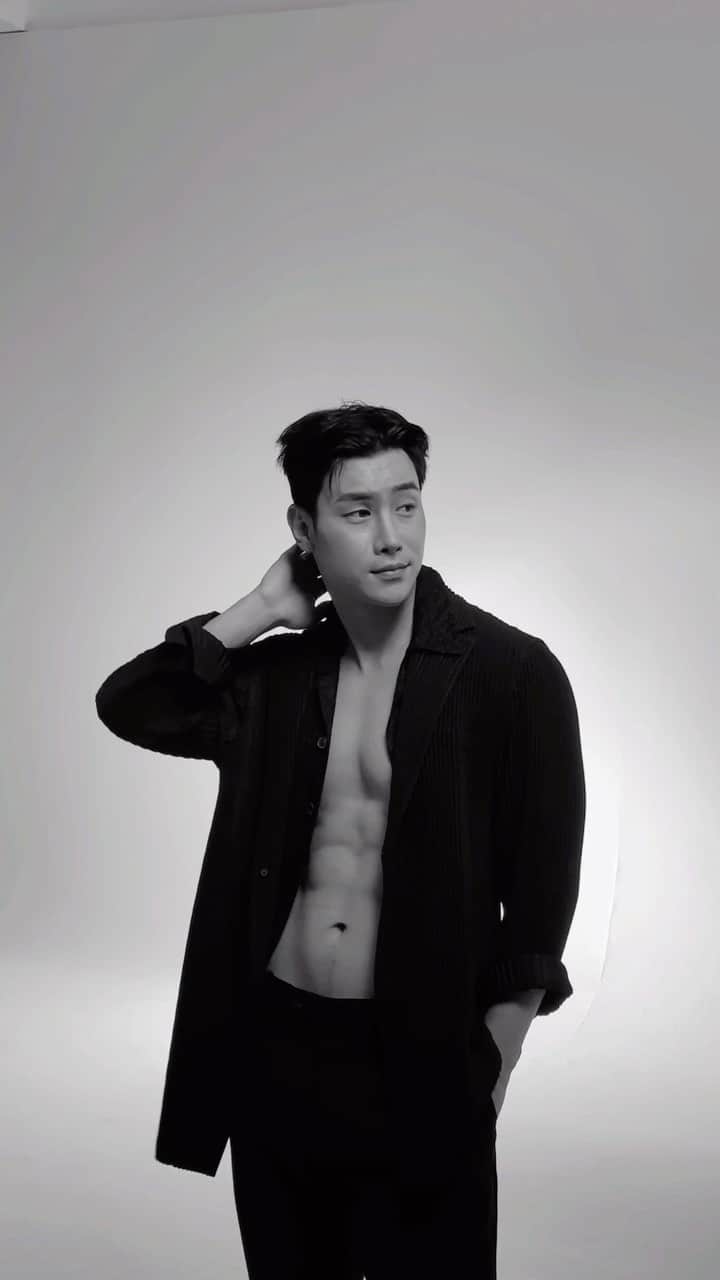 Lee Si-gangのインスタグラム：「화보촬영중..🎬  雑誌の撮影中です🎬」