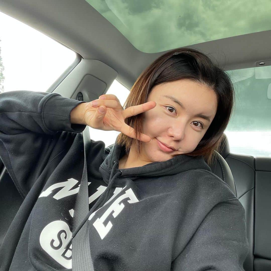 リュ・ジヘのインスタグラム：「- 본능의류찌  유튜브 업로드😉 사실 뭐..일기장 수준  그치만 구독 좋아요 해주면 고맙띠  #미국삶기록 #새너제이 #산호세 #베이에리아  #실리콘밸리류찌 #🇺🇸」