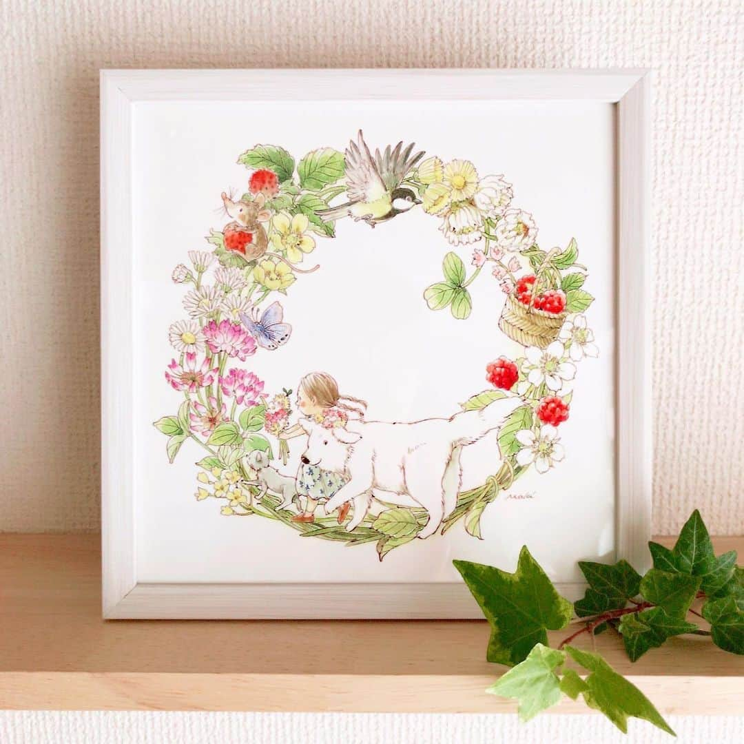 イラストレーター山崎牧子さんのインスタグラム写真 - (イラストレーター山崎牧子Instagram)「Natural Wreath 初夏・夏シリーズ4点の販売が スタートしました🌿 「野の花の手編みリース」 「薬草とハーブのリース」 「アジサイのドライフラワー」 「夏野菜のリース」 が加わってminneで販売中です。 よろしければご覧になってください🌿 通販サイトminneは、プロフィールにリンク中です⭐️  #リース#インテリア#花#動物#いなとめまきこ#水彩画#水彩イラスト#minneで販売中#アートフレーム#wreath#watercolorpainting#illustration#artwork」5月7日 16時57分 - makiko.inatome