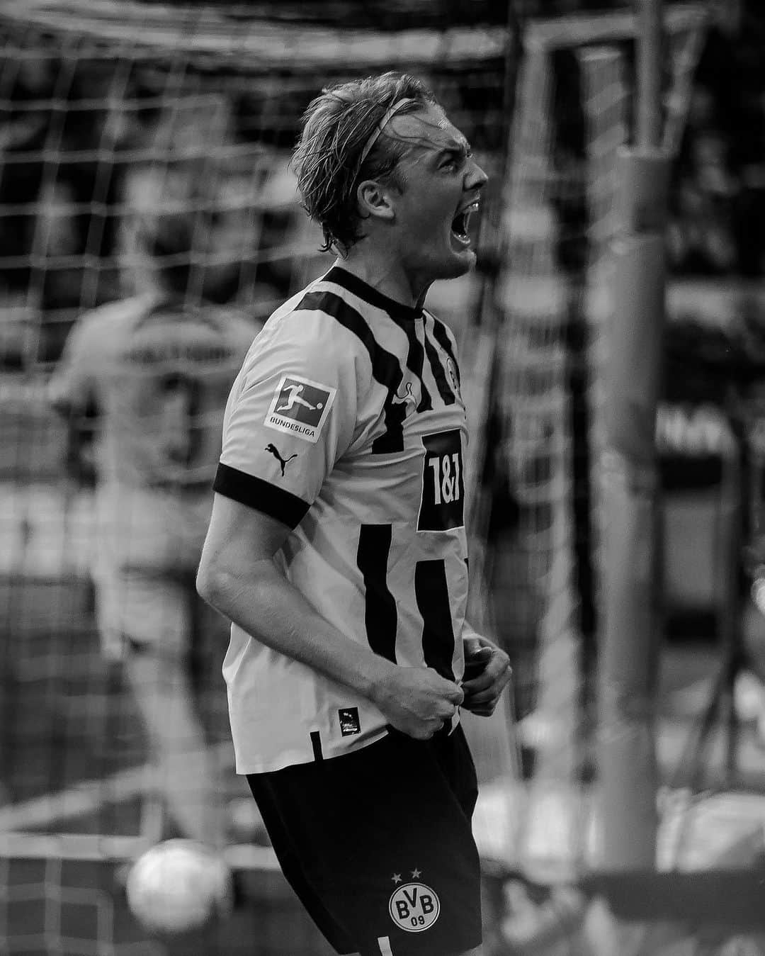 ユリアン・ブラントのインスタグラム：「🌪️ @bvb09」