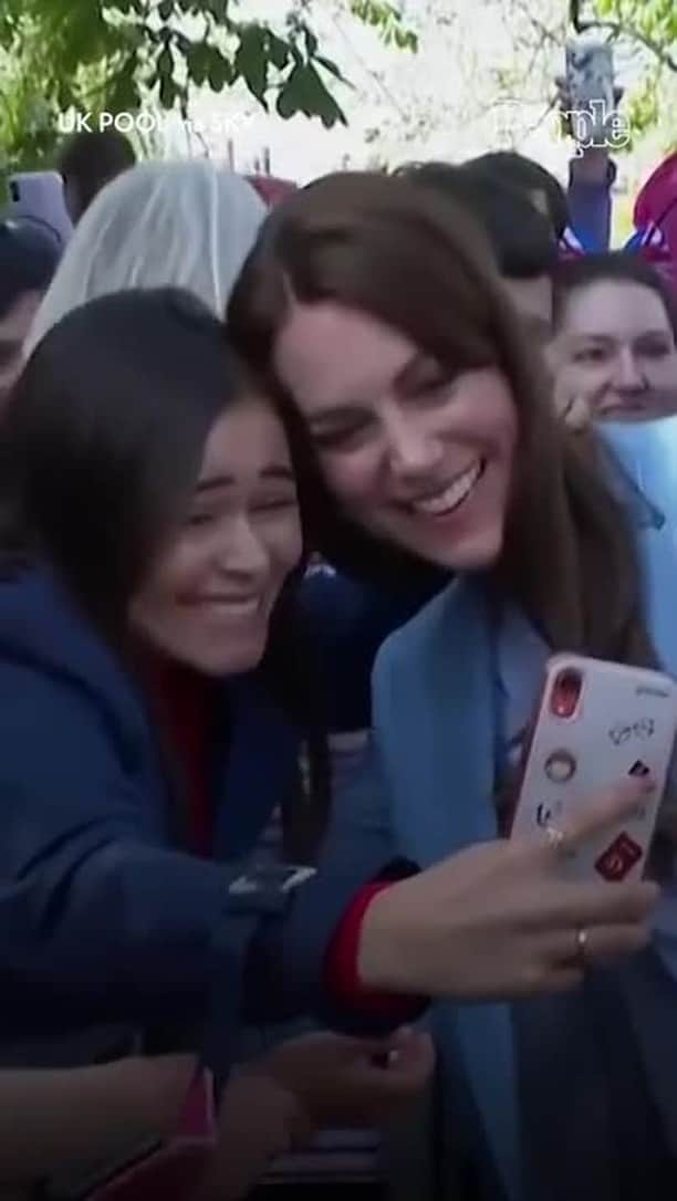のインスタグラム：「Kate Middleton and Prince William aren't done celebrating the coronation! The Prince and Princess of Wales surprised locals who had gathered for a Big Lunch along the Long Walk outside Windsor Castle on Sunday. 💙 Tap our bio link to learn more.」