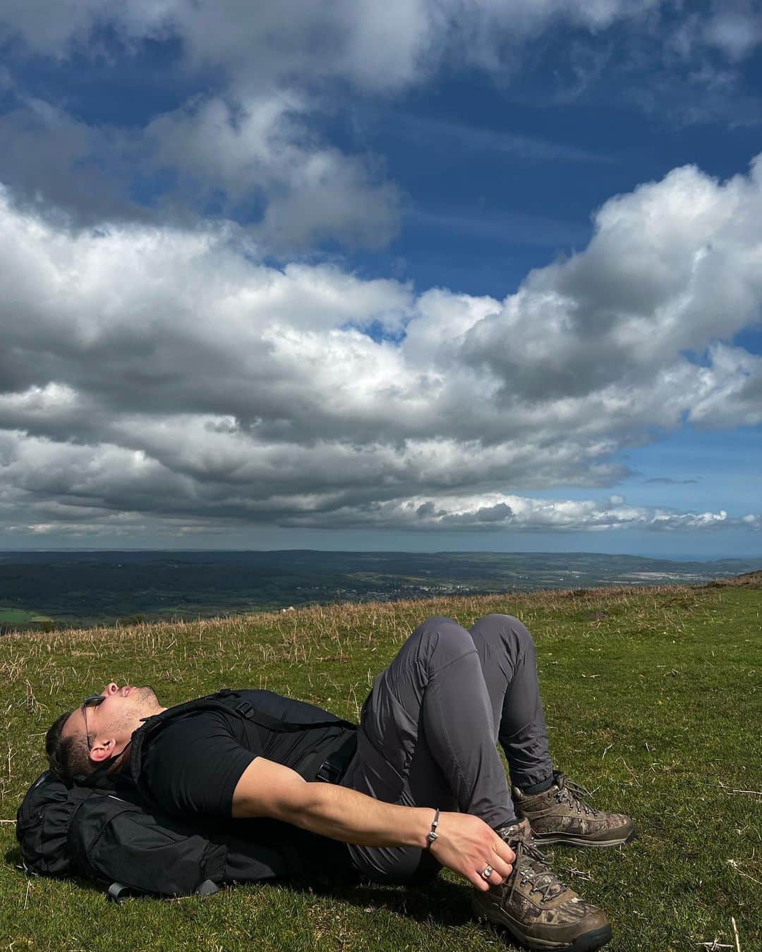 アダム・ピーティさんのインスタグラム写真 - (アダム・ピーティInstagram)「Recharging in Dartmoor 🔋  I love this place」5月8日 2時44分 - adam_peaty