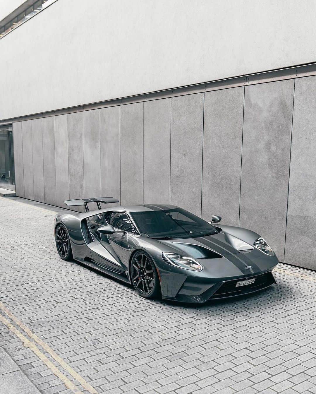 CarsWithoutLimitsのインスタグラム：「Ford GT   Owner @t1  📸 @masterkrishan   #carswithoutlimits #ford #gt #fordgt #fordperformance #fordracing」