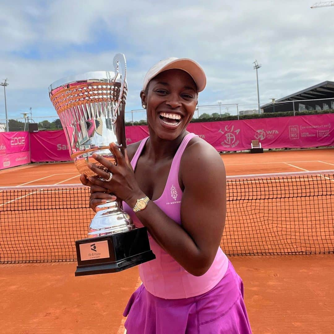 スローン・スティーブンスさんのインスタグラム写真 - (スローン・スティーブンスInstagram)「Happy to get the win here in Saint Malo! Let’s go for more 🧡 Clay court szn we’re here 😄🙌🏾」5月8日 2時51分 - sloanestephens