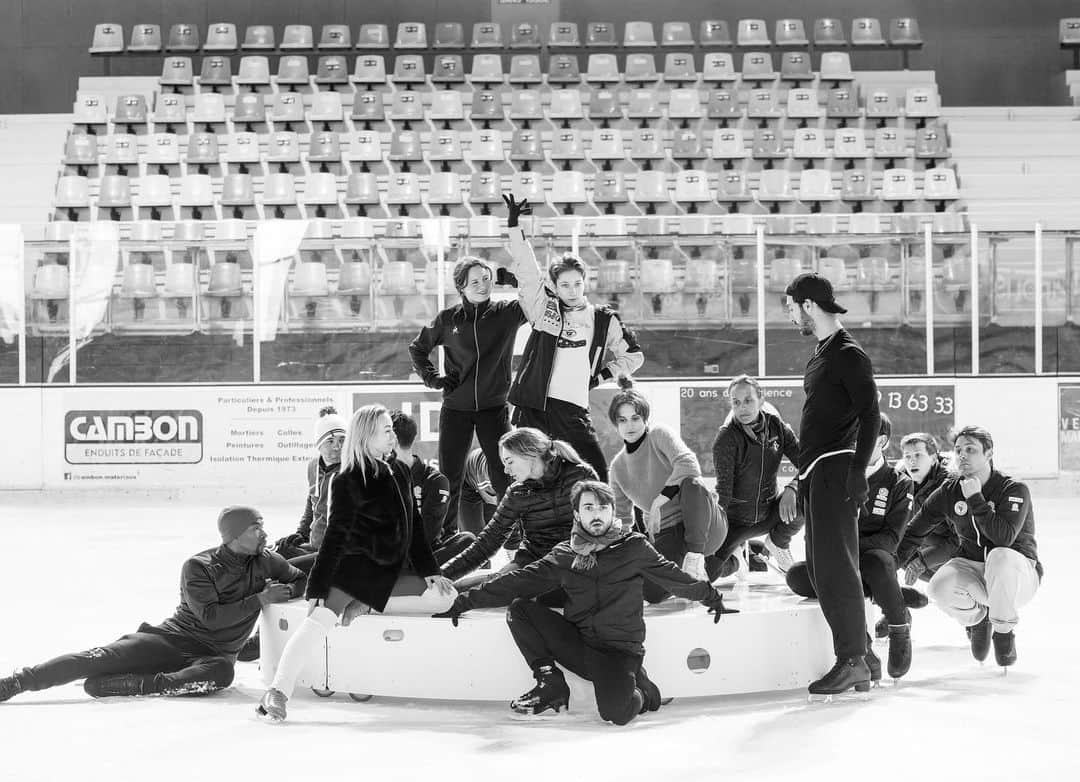 ギヨーム・シゼロンさんのインスタグラム写真 - (ギヨーム・シゼロンInstagram)「Sharing some behind the scenes moments from the french tour I had the privilege of choreographing. We had a lot of fun bringing this show to life.  Photos: @obrajon」5月8日 2時54分 - guillaume_cizeron