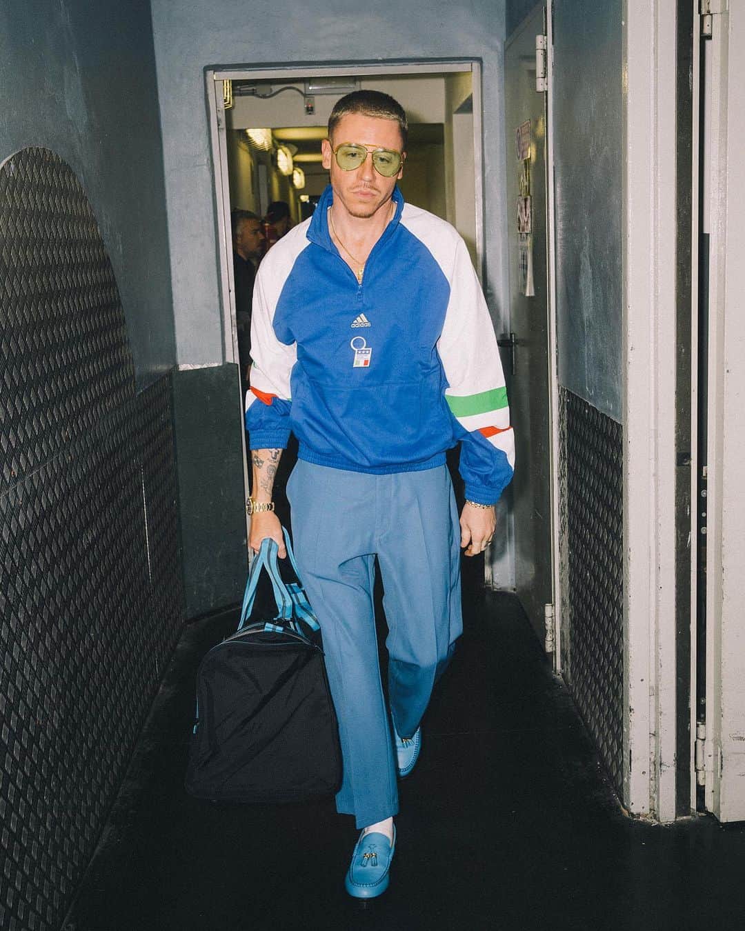 マックルモアーのインスタグラム：「Milan Italy.  Night 1.  The Italian fans are some of the most passionate I’ve ever come across.  The love, the heart and the joy.  Tears.  I felt every second of it.  I love you 🇮🇹❤️‍🔥」