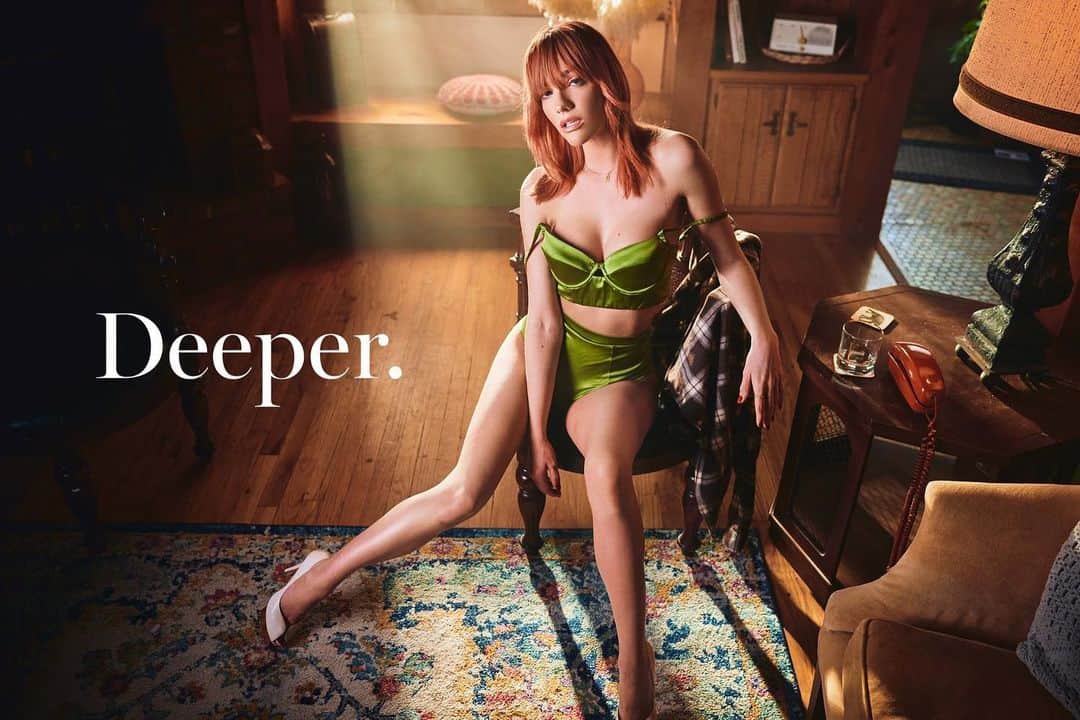 ケナ・ジェームスのインスタグラム：「Roll the dice for a surprise 🎲😈」