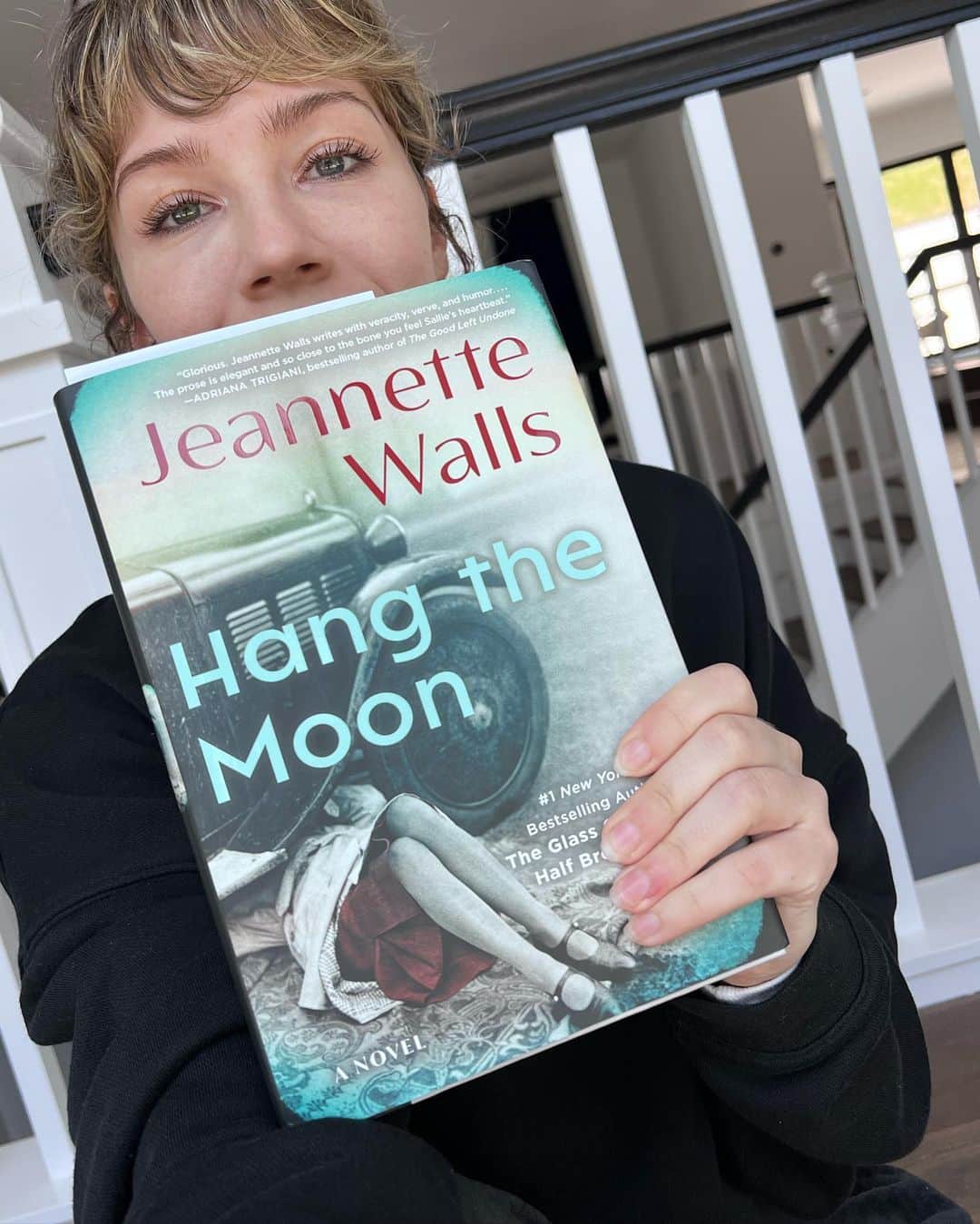 ジェネット・マッカーディさんのインスタグラム写真 - (ジェネット・マッカーディInstagram)「so i’m starting a book club (!!) i’ll pick one fiction & non-fiction book each month, post about them, and then eagerly await comments and thoughts from you guys after you read them. (story posts are also welcome, especially if you’re holding one of the book club picks 😍)  my picks for may:  fiction: Hang the Moon by Jeannette Walls. i was lucky enough to receive an early copy of this book and write a blurb for it - what an honor ! (The Glass Castle is one of my all-time favorite books and has hugely impacted my writing.) Hang the Moon has a vivid world and sharply written characters (Sally is a STAR.) and, of course, Jeannette’s voice is singular, but we all already knew that.   non-fiction: The Anti-Cool Girl by Rosie Waterland. this memoir is so good, it’s SO GOOD. rosie’s life has had an absurdist lean that is equal parts heartbreaking and humorous, but many people have had absurd lives. it’s rosie’s sharp writing that makes her story so very readable and entertaining (i read it in two sittings.)  okay that’s all for now. if you read either of these, come back after & comment below (and tag me in your story posts !!) i’ll be looking out.  📚」5月8日 3時28分 - jennettemccurdy