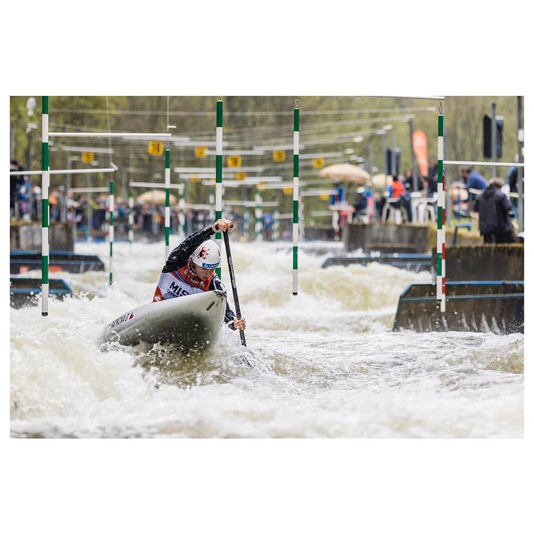 マイケル・ドーソンのインスタグラム：「Spent a great weekend catching up with buddies at Trnavka 🏄🏾‍♀️ Caught a couple of snaps 🫰 watching the action. The level is amazing, really enjoyed spectating some super slick racing at the Czech selections 🙈  #canoekayak」