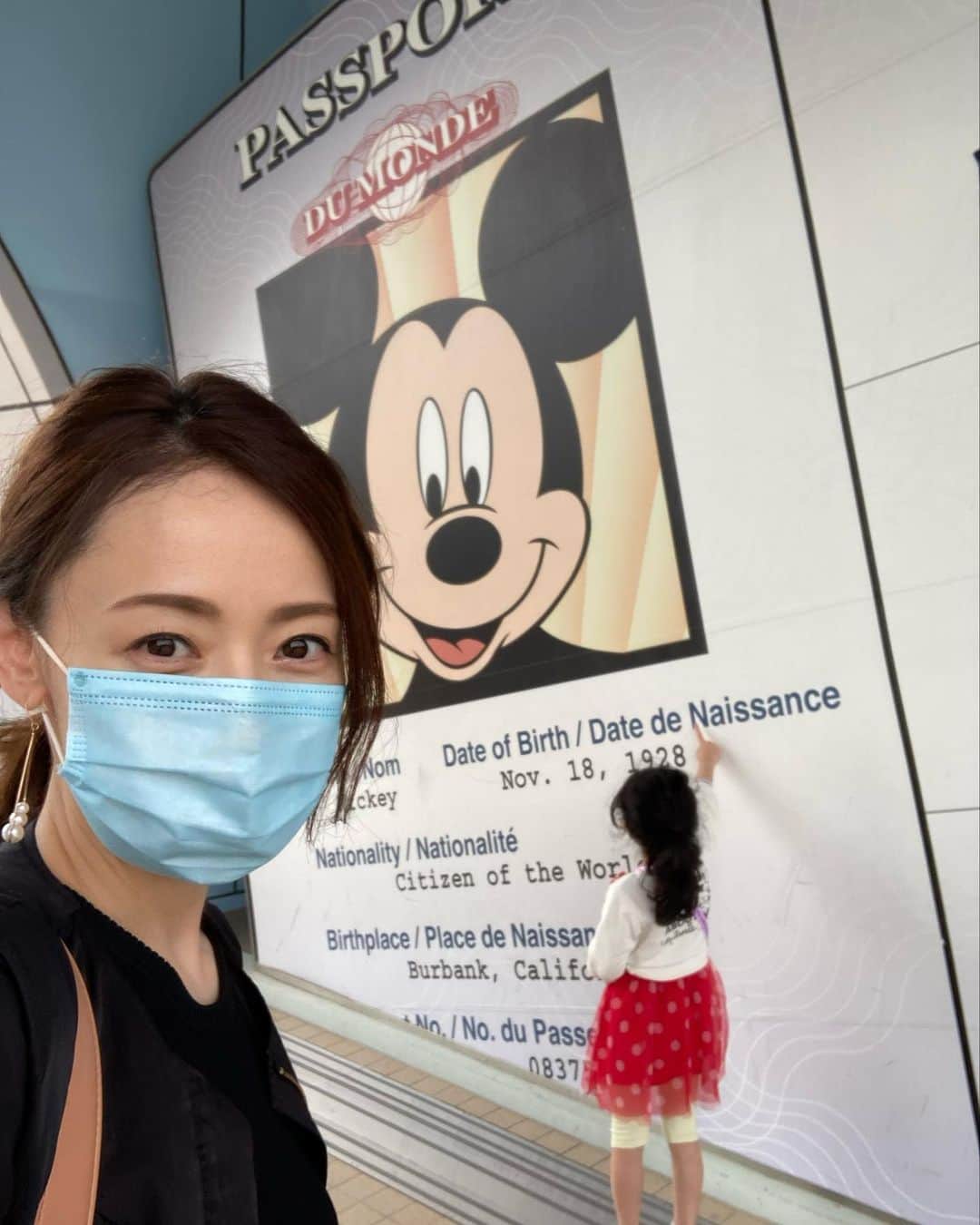 丸田佳奈のインスタグラム：「また少し前ですが、 久しぶりに娘と2人だけでお出かけ。 ずっと出かけられなかったから、久々に楽しめたかな。  #お出かけ #東京ディズニーランド #tdl  #tdr」