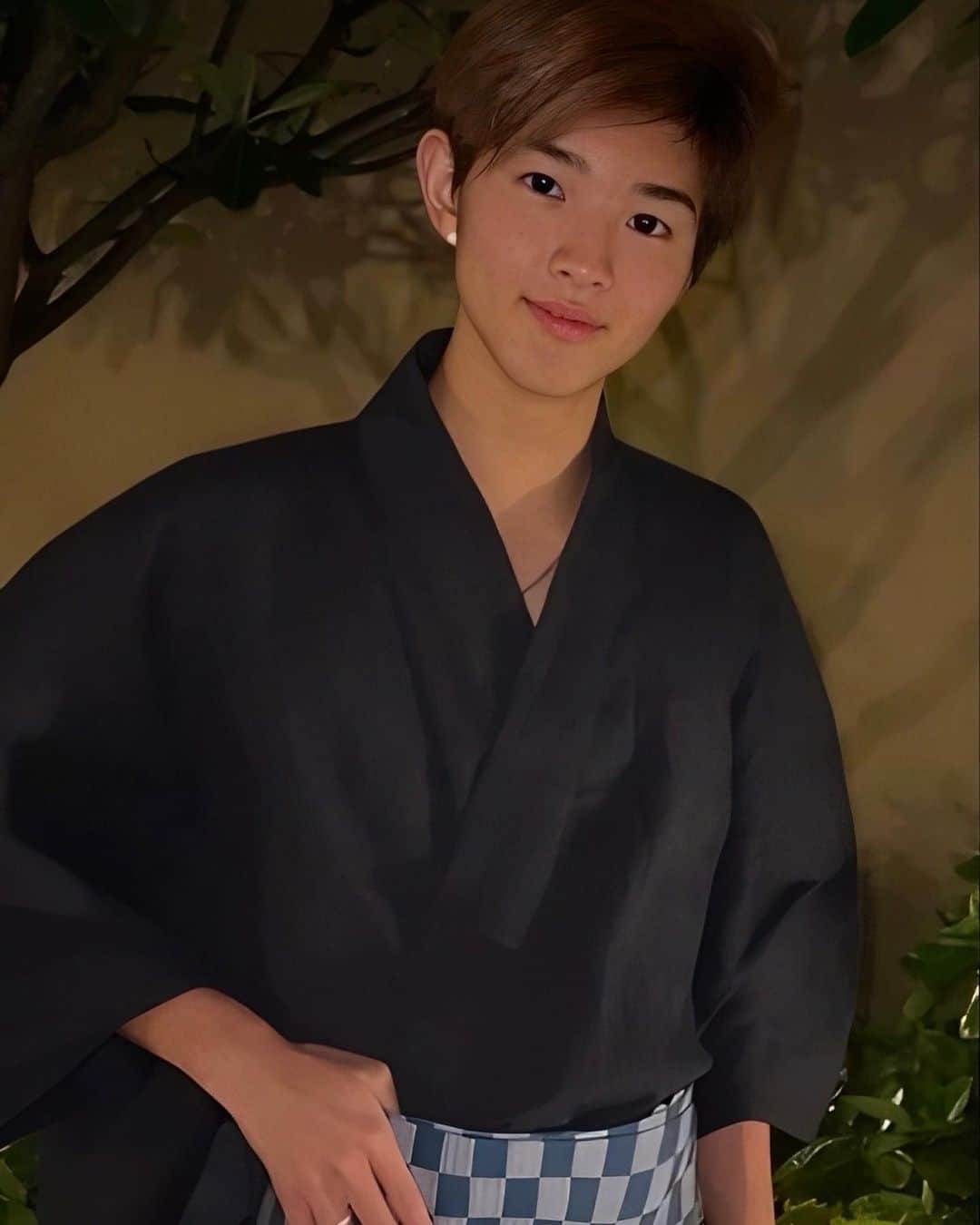 高澤笑大郎のインスタグラム：「5月6日 15歳の誕生日を迎えました🙏  お母さん、力丸、クロッシングレイン、おじいちゃん、おばあちゃん、お父さん、ジュノン。  ありがとう。  皆さん 温かいメッセージを ありがとうございます。  ありがとうを100万回言っても 足りないです。  僕は幸せです。  May 6th  I became 15 today  Mom, Riky, Crossingrain, grandpa, grandma, Dad, Junon  Thank you.  Thank you so much for your heart warming messages today.  Thank you.  I feel so loved🙏  #Crossingrain #xr #boyband #Hawaii #Oahu #Aloha #Music #Japan #Honolulu #Hilo #Kpop #Jpop #rap #singing #dance #have #courage #and #be #kind #ありのまま」