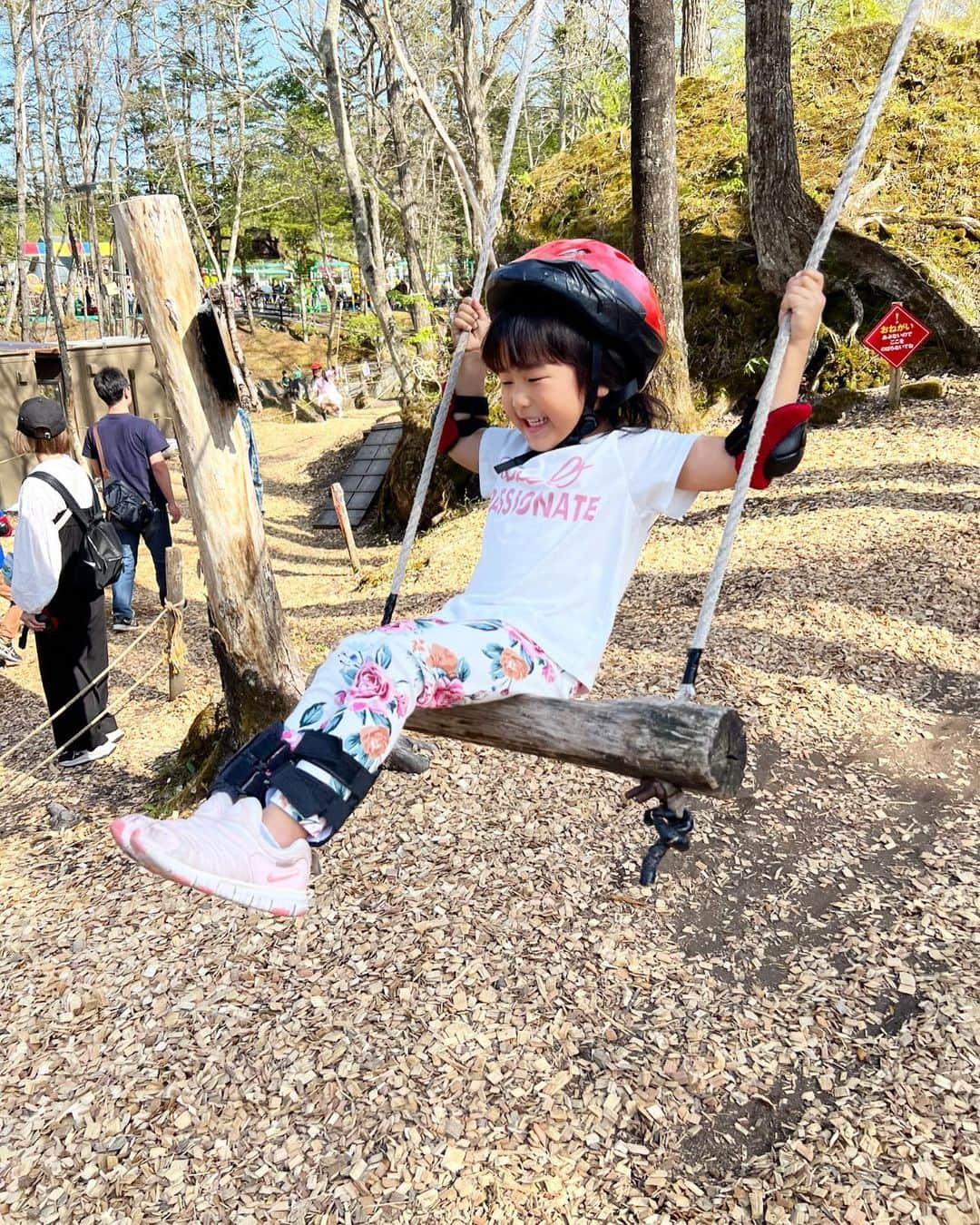 中根麗子さんのインスタグラム写真 - (中根麗子Instagram)「次の日は、軽井沢のおもちゃ王国へ行きました💗 アスレチックもあるし、おもちゃの部屋も沢山あるし、アトラクションや釣りもある。すごい楽しかったけど、また時間がなくて、あまり遊べなかった😭  帰りは渋滞していたので、また違う温泉へ💗  楽しかったね💗  パパありがとう💗  #家族旅行 #軽井沢 #おもちゃの王国 #15歳 #5歳 #4歳 #4人のママ」5月7日 18時53分 - reiko_nakane