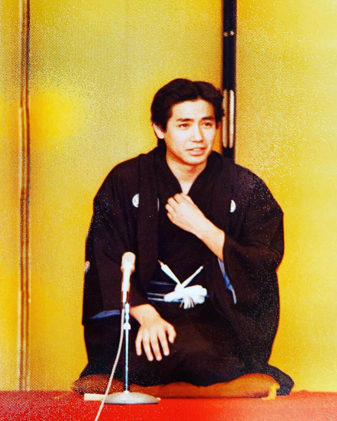 吉田正樹のインスタグラム：「談春師匠の浅草公会堂で大好きな咄の百年目を体感したので40年前の落語をやってる自分を上げてみる（笑） これは多分壺算。」