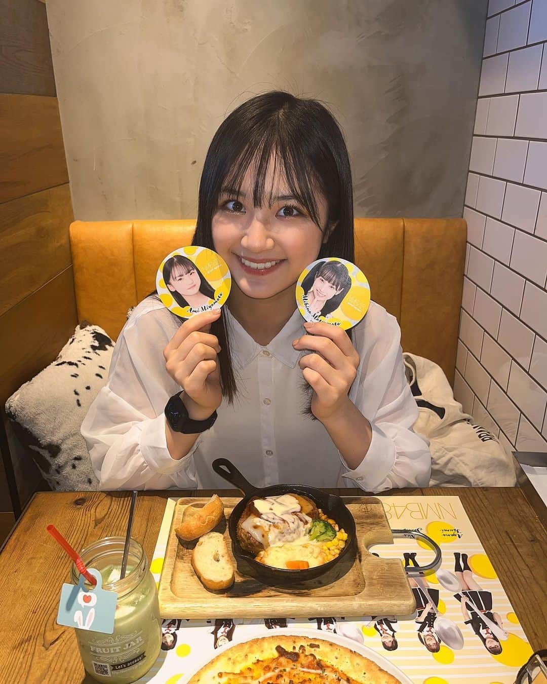 芳野心咲のインスタグラム：「みんなはもう行った？😋  ・  ・  ・  ・  ・  #goodspoon #idol #アイドル #あいどる #NMB48 #nmb #07line #08line #ootd #oufit #Japan #15歳 #芳野心咲  #なんば #大阪 #美味しい #おいしい #グルメ #大阪グルメ #ハンバーグ #抹茶 #おすすめ #fjk #jk #コースター」