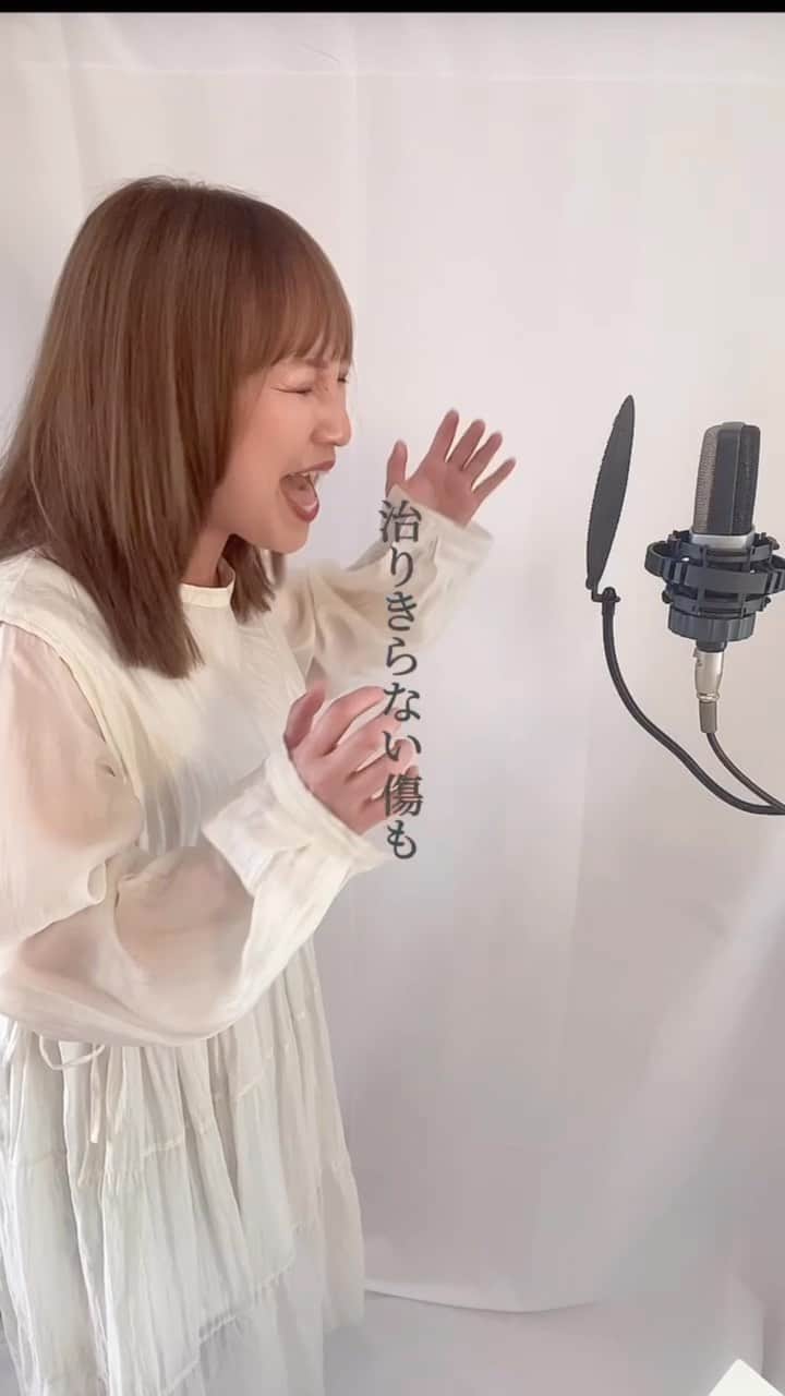 浅井未歩のインスタグラム：「僕のこと／Mrs.GREEN APPLE  半年前のワンマンで募集したリクエスト曲、 ライブでできなかったカバー曲を今更更新します。笑  難易度Sクラスのこちらの楽曲、汗だくで歌いましたが、 何度聞いても心に染み渡る神曲を リクエストしてもらえて感謝です❤️  いいね、コメント、シェア、保存などしてもらえたら 超喜びます🥹🥹🥹🥹🥹🥹🥹🥹🥹  そしてこの連休中、カバー動画を25本撮りました🔥🔥🔥🔥 Instagramと、全く動かしていないTikTok、余力があればTwitterにも更新したい。  色々楽しい動画撮った。🤣笑  #歌ってみた #ミセスグリーンアップル  #僕のこと #リクエスト #カバー曲 #歌好き」