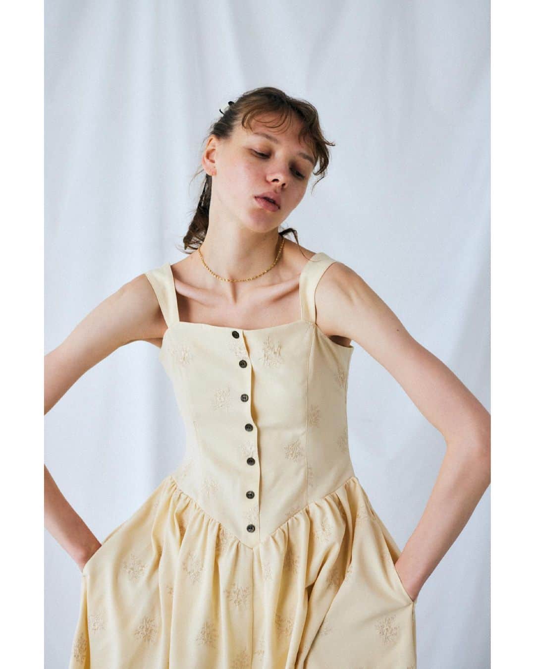 マウジーさんのインスタグラム写真 - (マウジーInstagram)「EST & ONLINE STORE LIMITED COLLECTION  LUMINE EST LIMITED COLLECTION ・CORSET DESIGN DRESS(010GSK30-1820) 5月18日(木)よりMOUSSYルミネエスト新宿店にて限定発売開始  ONLINE STORE & LUMINE EST LIMITED LETTERING SERIES ・LETTERING RIBBON VALLETTA(010GST50-1860) ZOZOTOWNにて先行予約販売中 SHEL'TTER WEBSTOREでは5月11日(木)、MOUSSYルミネエエスト新宿店では5月18日(木)より限定発売開始  #MOUSSY」5月7日 19時22分 - moussyofficial