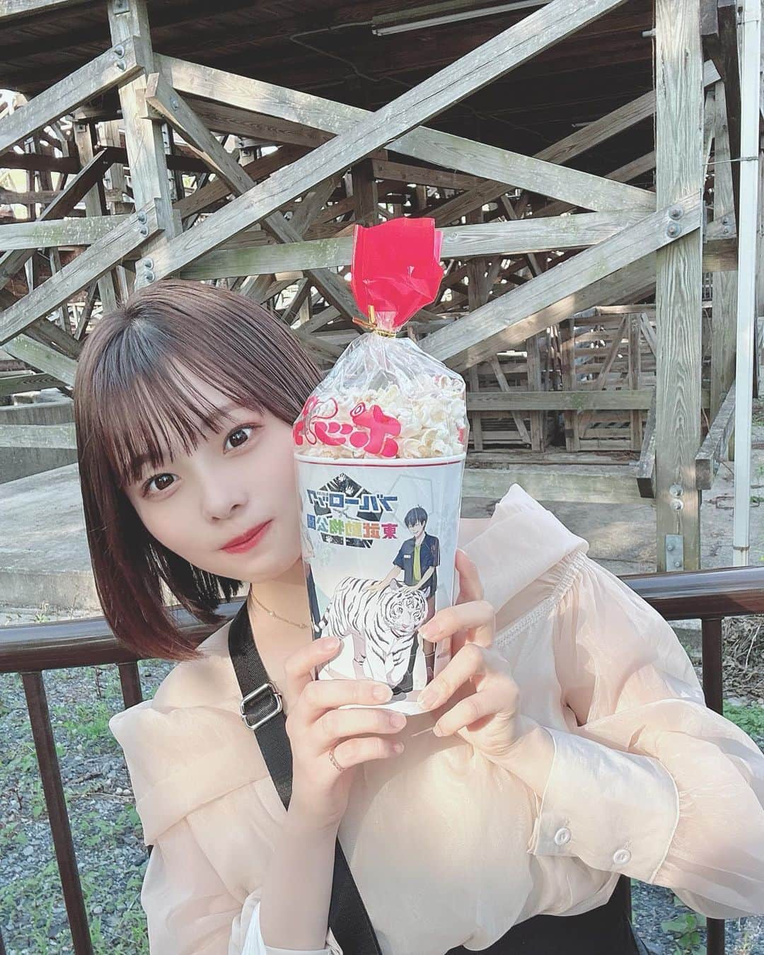 河本景のインスタグラム：「ブルーロックコラボ中の東武動物公園に行ってきたよ〜🙏 推しのおかげでGW引きこもりせずに済みました☺️大感謝です。 ヲタクの友達欲しいです🥹  #ブルーロック好きさんと繋がりたい  #エゴい　#東武動物公園」