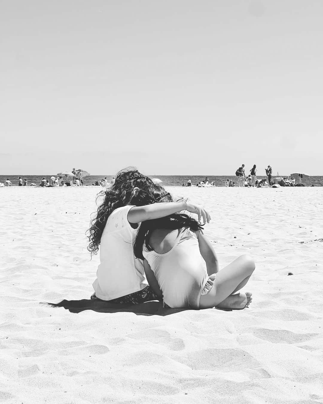 ジェマ・マリンのインスタグラム：「Mira que ser madre conlleva momentos duros y difíciles, pero miro las fotos de años atrás con la lactancia, el post parto etc Y lejos de sentir alivio siento nostalgia, siento amor, y siento unas ganas inmensas de repetir una última vez el volver a serlo.    Ser madre es lo mejor de mi vida ❤️   Feliz Día de la madre a todas las que lo sois, lo vais a ser y deseáis serlo.  #maternidad #diadelamadre #mothersday」