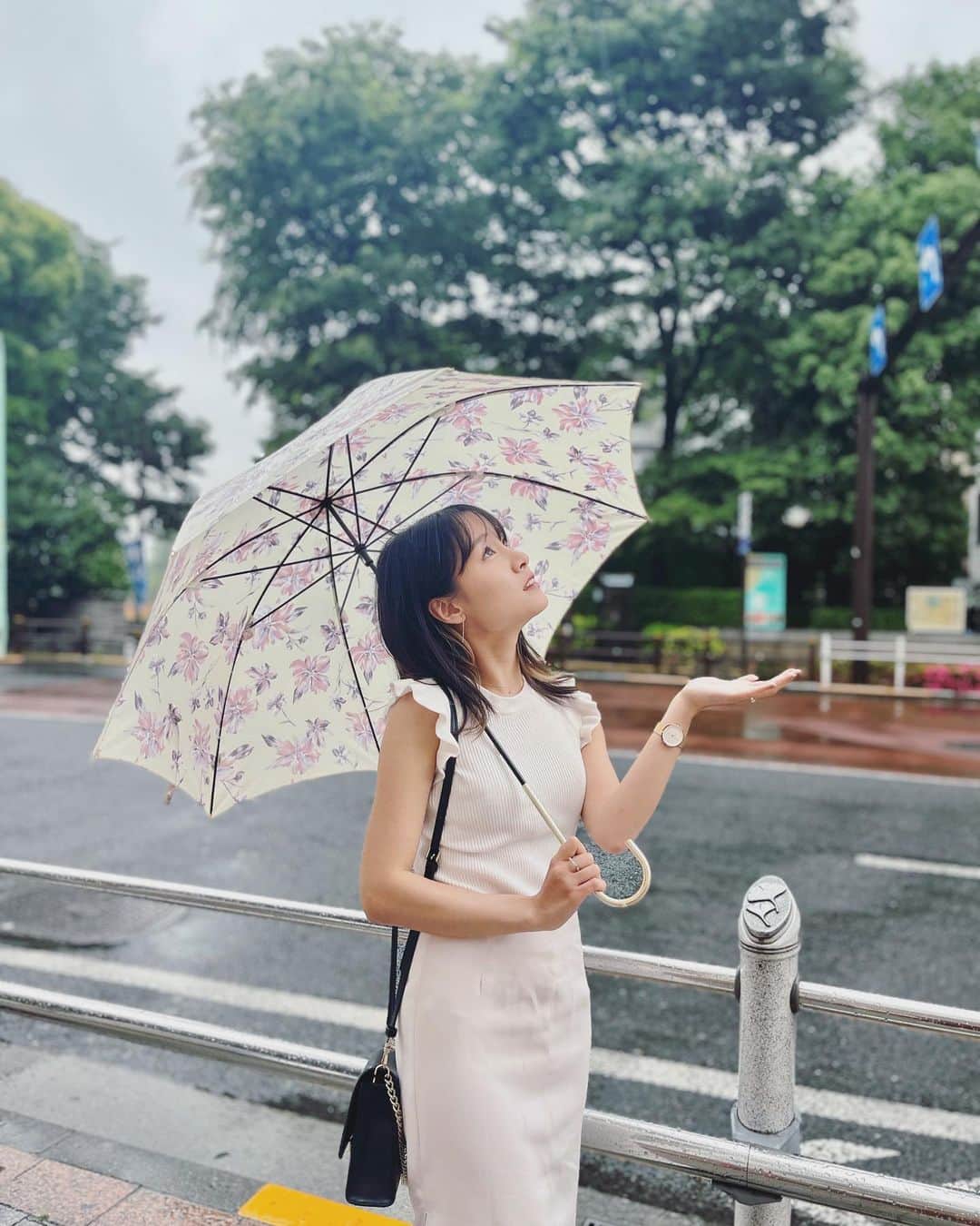 海老沢恵莉香さんのインスタグラム写真 - (海老沢恵莉香Instagram)「Rainy but happy☔️  📸 by: @icazahra」5月7日 19時34分 - erika_ebisawa