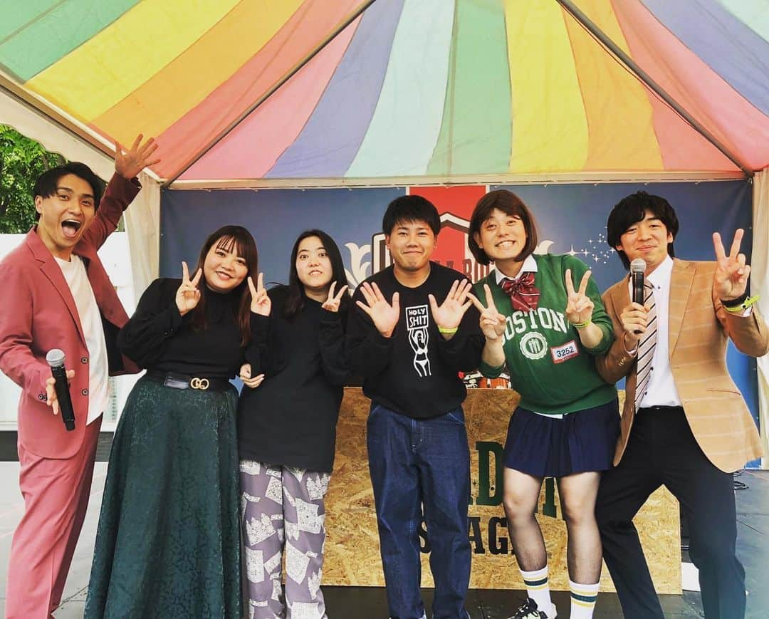 松原ゆい（ロングアイランド）のインスタグラム：「【VIVA LA ROCK 2023】太田プロライブ来場感謝す！ 🏃‍♂️ビバラロックGARDENSTAGEにてネタとMCさせて頂きました 🏃‍♂️お昼の部からお客さん達のボルテージが最高過ぎました！ 🏃‍♂️夜の部は空き時間に鬼熱ロック浴びまくったせいで 🏃‍♂️気が付くとELLEGARDENの裏で太田ロックフェスでした🔥  #ビバラロック2023 #ビバラロック #また遊ぼうよ #vivalarock」