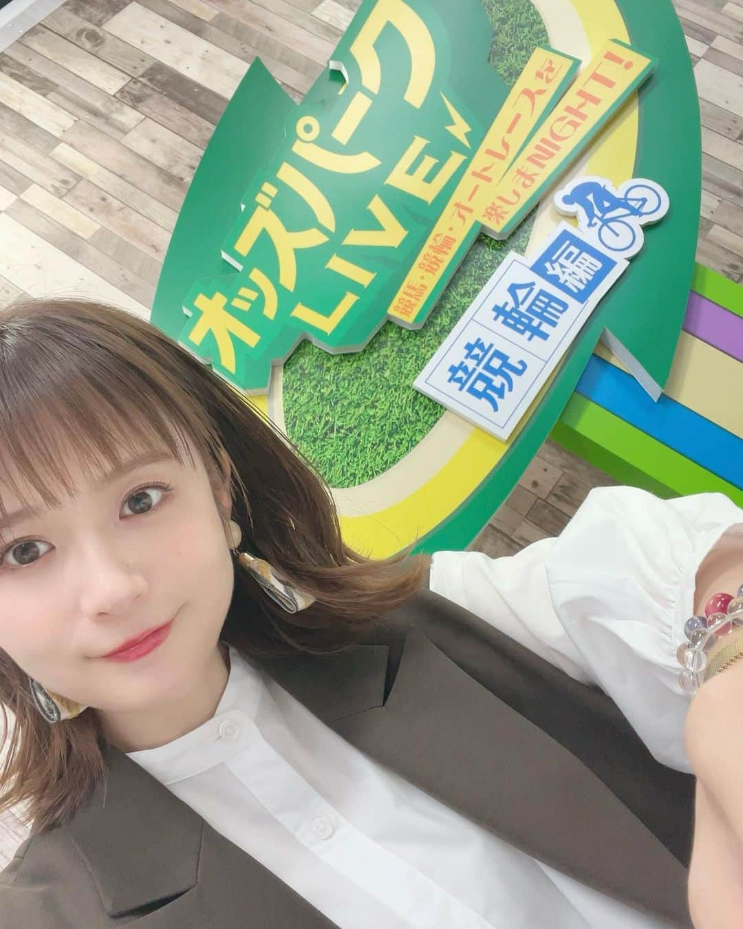 AKIさんのインスタグラム写真 - (AKIInstagram)「. . GWも最終日。 皆さん楽しまれたかな？？ 私は色んな配信に出演して 大負けこいたけど← . 結果、凄いレース、感動するレース 手に汗握るレース、考える時間 全てが本当に楽しかった！！！ SNSを通して公営競技好きな方と やり取りできるのも楽しいね！ . 明日から平日になって お仕事の方もいると思うけど 公営競技はまだまだ続く！ 楽しめる時に一緒に楽しみましょう♪ . . . #ゴールデンウィーク#GW #公営競技#競馬#競輪#ボートレース #オートレース#全ての公営競技 #大好きです#オッズパーク  #オッズパーク公式アンバサダー #楽しすぎる毎日 #山口拳矢選手#ダービー王 #おめでとうございます #明日は#ボートレース福岡 #優勝戦 #飯塚オート#準決勝戦 #嬉しい忙しさ#楽しい忙しさ #頑張るぜ」5月7日 19時43分 - aki_dosu