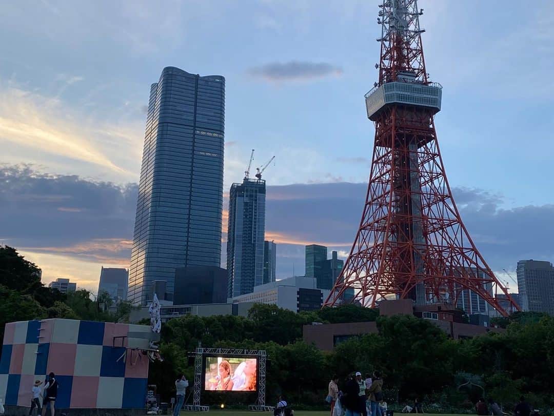 東京プリンスホテルさんのインスタグラム写真 - (東京プリンスホテルInstagram)「【PARK DAY 2023】ご来場ありがとうございました！  5月4日からの3日間で開催したピクニックイベント 「PARK DAY 2023」。 多くのお客さまにご来場いただき、無事終了いたしました✨  青空の下、TOKYOの絶景を望みながら、 みなさまが楽しそうに過ごされている様子を見て 私たちスタッフも楽しい気持ちになりました。  「PARK DAY 2023」で見つけた絶景と楽しかった思い出は、 #絶景parkday を付けてInstagramでシェアしてみませんか？ 5月11日までの投稿で、 抽選で2組4名さまにホテルのペアランチ券が当たります🍽  みなさまのご応募待ちしております！  Instagram Campaignの詳細は 「PARK DAY 2023」のWebサイトへ  A big thank you to all those who attended the PARK DAY 2023 picnic event! ✨  We were happy to see so many people enjoying the fine weather with us, alongside some great food and fun activities, and we think the past three days have been a roaring success!  Share your photos of the Park Day experience and all your early-summertime merriment and use the hashtag "#絶景parkday" for a chance to win our Instagram giveaway!  Two tagged posts will be picked at random and each user will win a luxurious lunch for two at the Prince Park Tower Tokyo!  Go ahead and spread the wholesome Park Day vibes! 🌿  For further details, please visit the PARK DAY 2023 website.  Share your own images with us by tagging @tokyoprincehotel —————————————————————  #ゴールデンウィーク #ゴールデンウィークの過ごし方 #ピクニック #インスタキャンペーン #ザプリンスパークタワー東京 #tokyoprincehotel #tokyophoto #picnic」5月7日 19時45分 - tokyoprincehotel