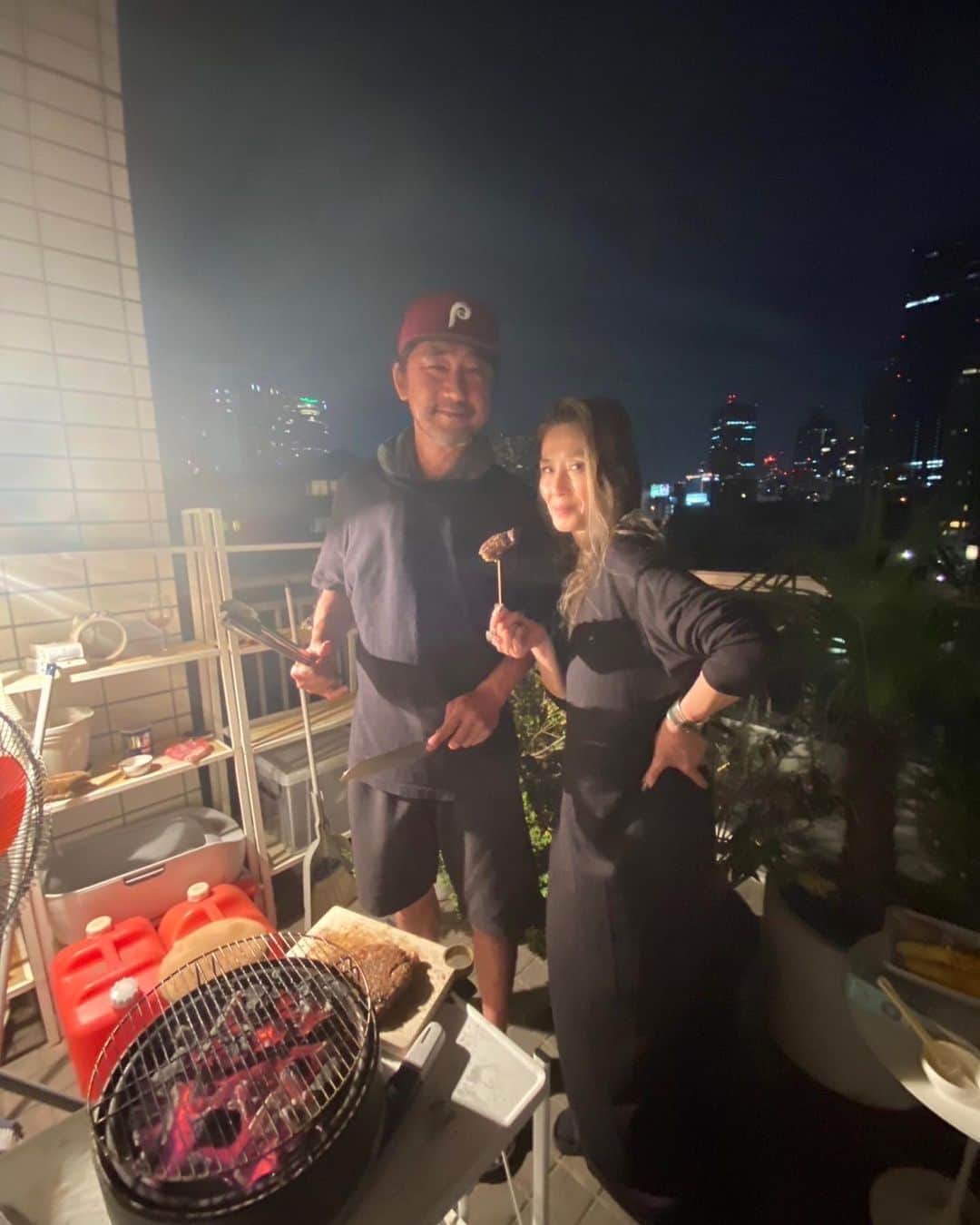 萬田久子さんのインスタグラム写真 - (萬田久子Instagram)「麻布の夜の BBQ🍖  #麻布の夜  #バーベキュー  #お肉  #満月  #フラワームーン  #萬田久子 #HISAKOMANDA」5月7日 19時46分 - hisako.manda_official