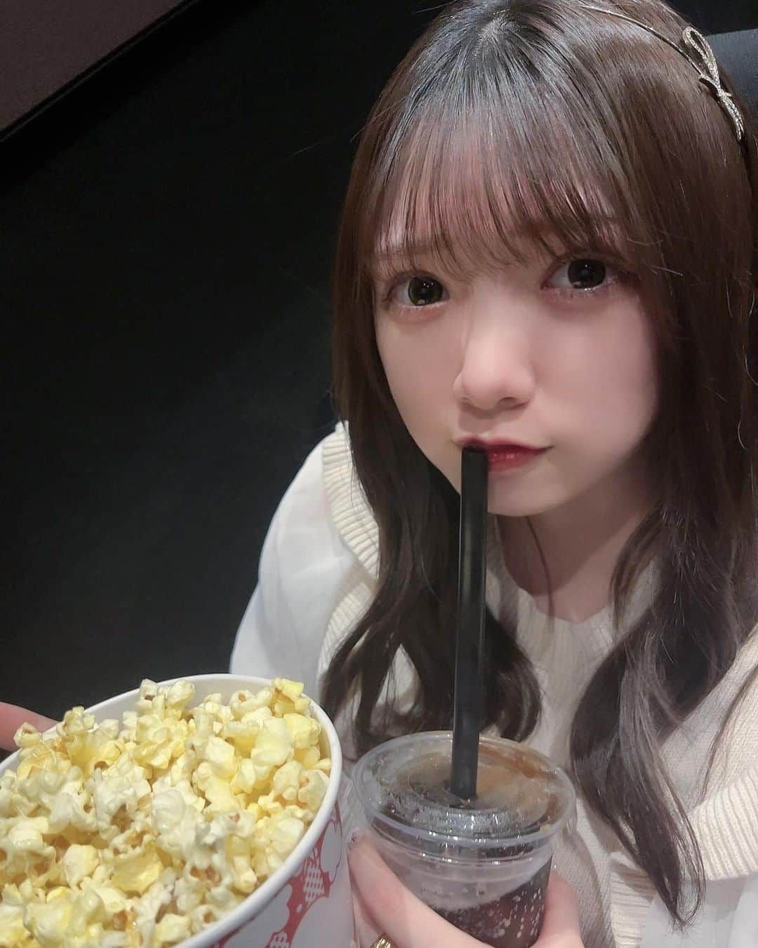 薮田こもものインスタグラム：「映画好きすぎて映画館に住みたい💫♡  この日はMER見ました；； 今は交換ウソ日記とキリエのうた見るのを楽しみにしてる〜⋆☽︎︎·̩͙  おすすめの映画ある〜？」