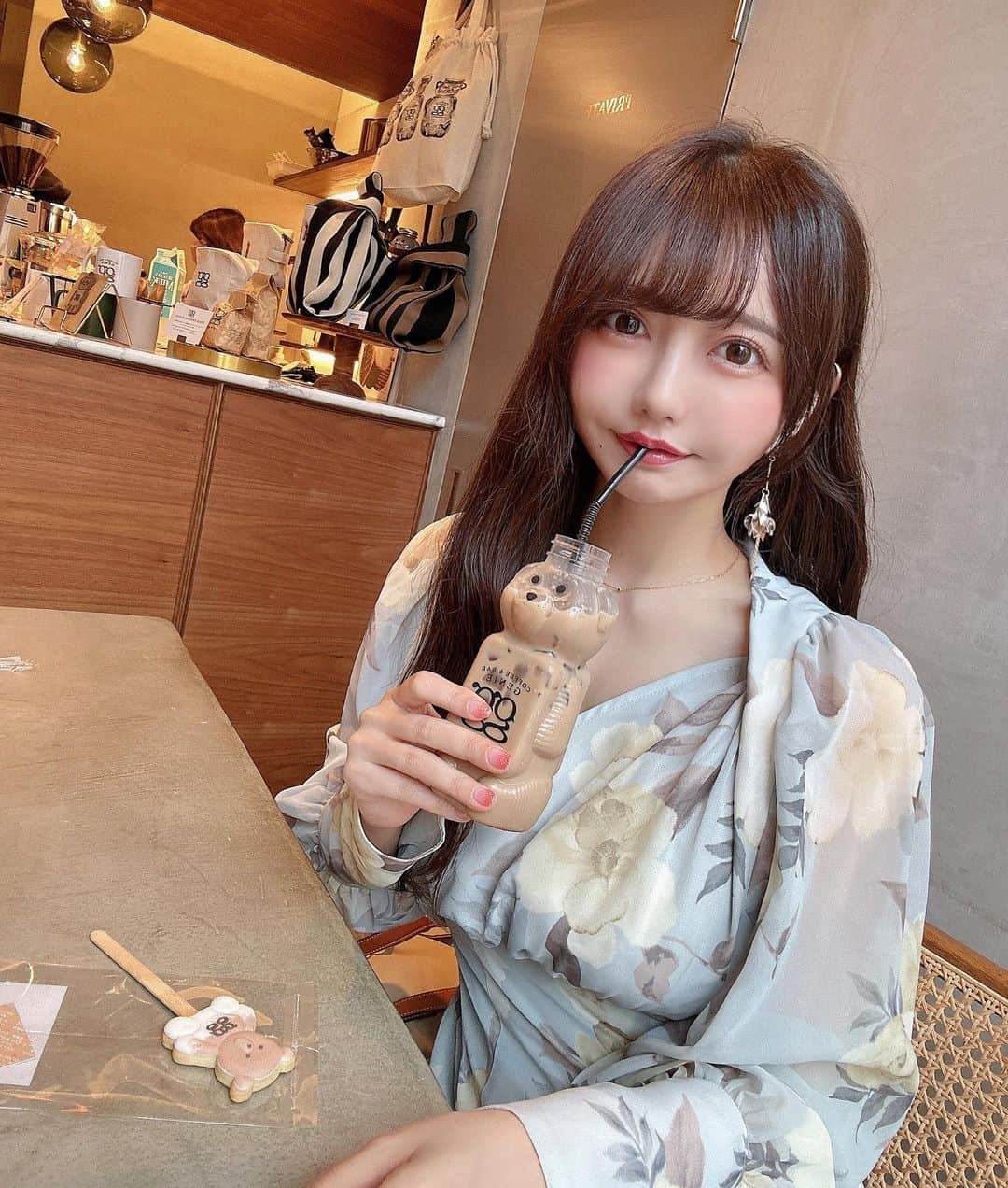 遠藤 玲奈 /endo renaのインスタグラム：「🍬🧸☁️𓂃 𓈒𓏸  GWあっという間すぎたね🥲 しっかり休めましたかっ？？ また明日からがんばりませう！  先日ずっと行きたかったカフェに🧸🫖☕️ 可愛すぎてまんまとグッズも買って帰りました🎞笑 @genie_kuramae  また載せよーっと！𖤣𖥧𖥣𖡡𖥧𖤣 .」