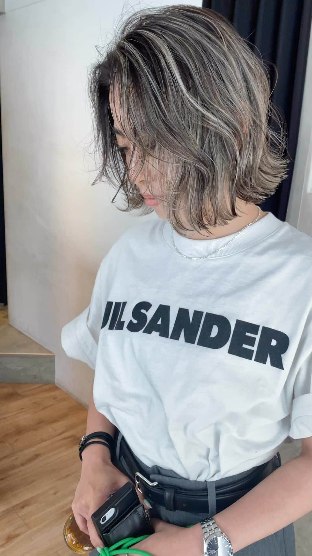 MORIZO カラースペシャリストのインスタグラム：「nuance bob/highlight スタイリングも簡単にできますよ☺︎ ポイントは綺麗に巻こうと思わずに曲がってたらいいやくらいな気持ちでスタイリングすること！」