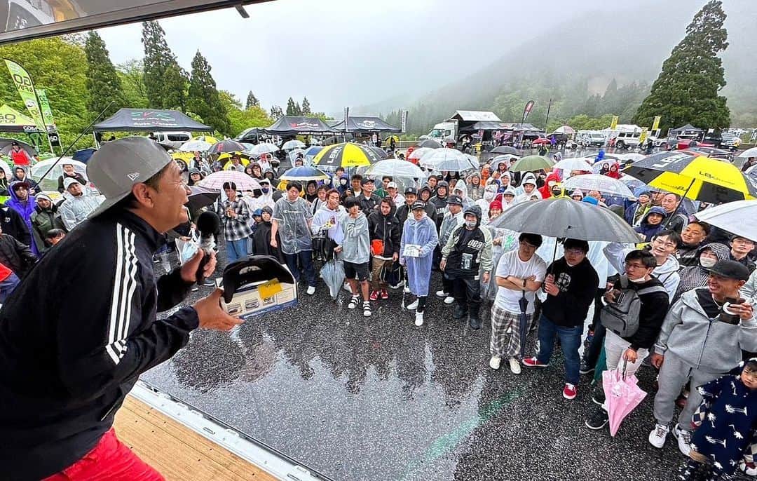 Wataru Katoさんのインスタグラム写真 - (Wataru KatoInstagram)「LB⚡︎DRIFT連絡通路選手権😆IN 奥伊吹スキー場  雨の中☂️朝から終わりまで本当に沢山のご来場に感謝しかありません。  この一日はイベントを今までやり続けて来て本気で良かったと思えた瞬間でした。  来場者の人達、ドライバーの人達とブースのショップの人達、勿論イベント関係者他、リバティーウォークスタッフ約30人も雨の中本当にお疲れ様でした。  また引き続きお客さんと一体になって楽しめるイベントを頑張って企画して行きますので引き続きよろしくお願いします🙇‍♀️」5月7日 20時09分 - libertywalkkato