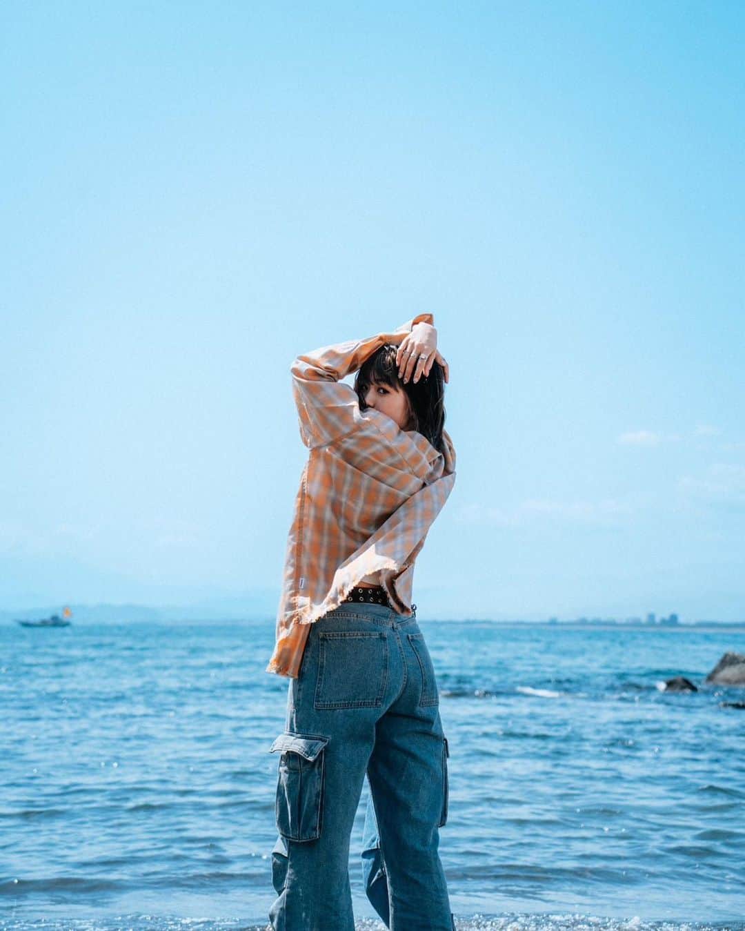 三阪咲さんのインスタグラム写真 - (三阪咲Instagram)「今日でゴールデンウィークおわりだね🥲  みんなゆっくり過ごせた？？🙋🏻‍♀️  三阪は餃子フェス行ったり、江ノ島に撮影しに行ったり、いとこに会ったり、結構充実してた😳🦋  いっぱい楽しんだから 気引きしめてがんばるぞーーー！！！🔥  そーいや、歌ってみた系の動画撮りたいんやけど リクエストとかあったらコメント欄で教えてほしい🙄  よろしくね☺️  📸: @holyhuman__1231  @ariyama.mp4」5月7日 20時10分 - misaka_saki