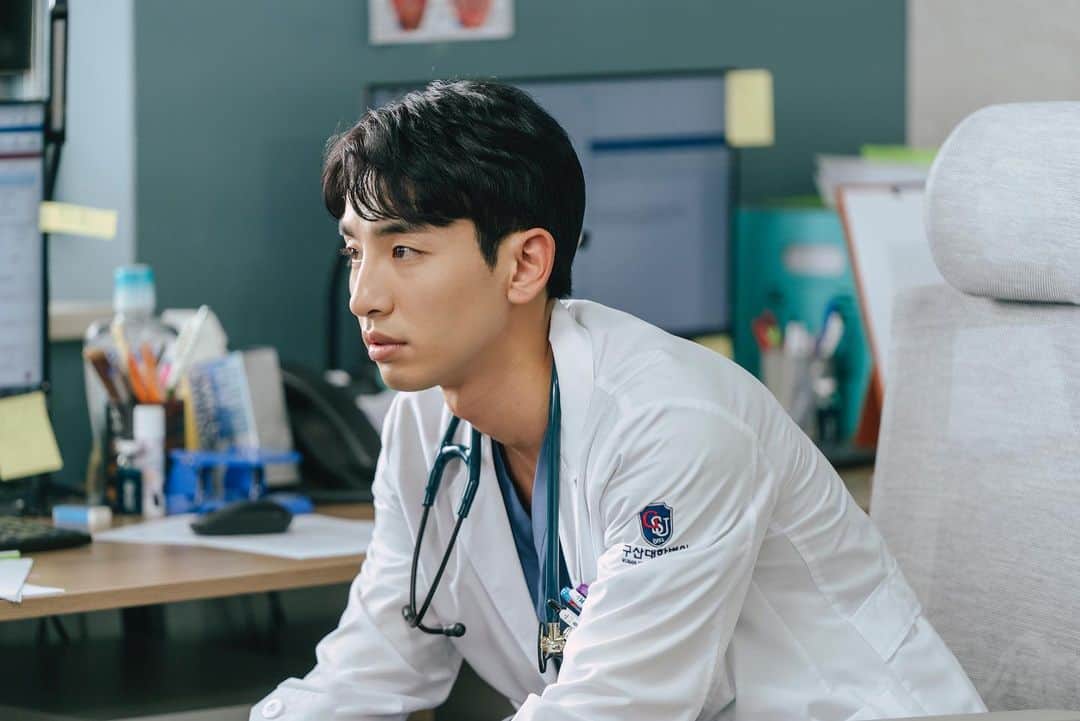ソン・ジホのインスタグラム：「오늘 밤두 #닥터차정숙 #서정민 @jtbcdrama」