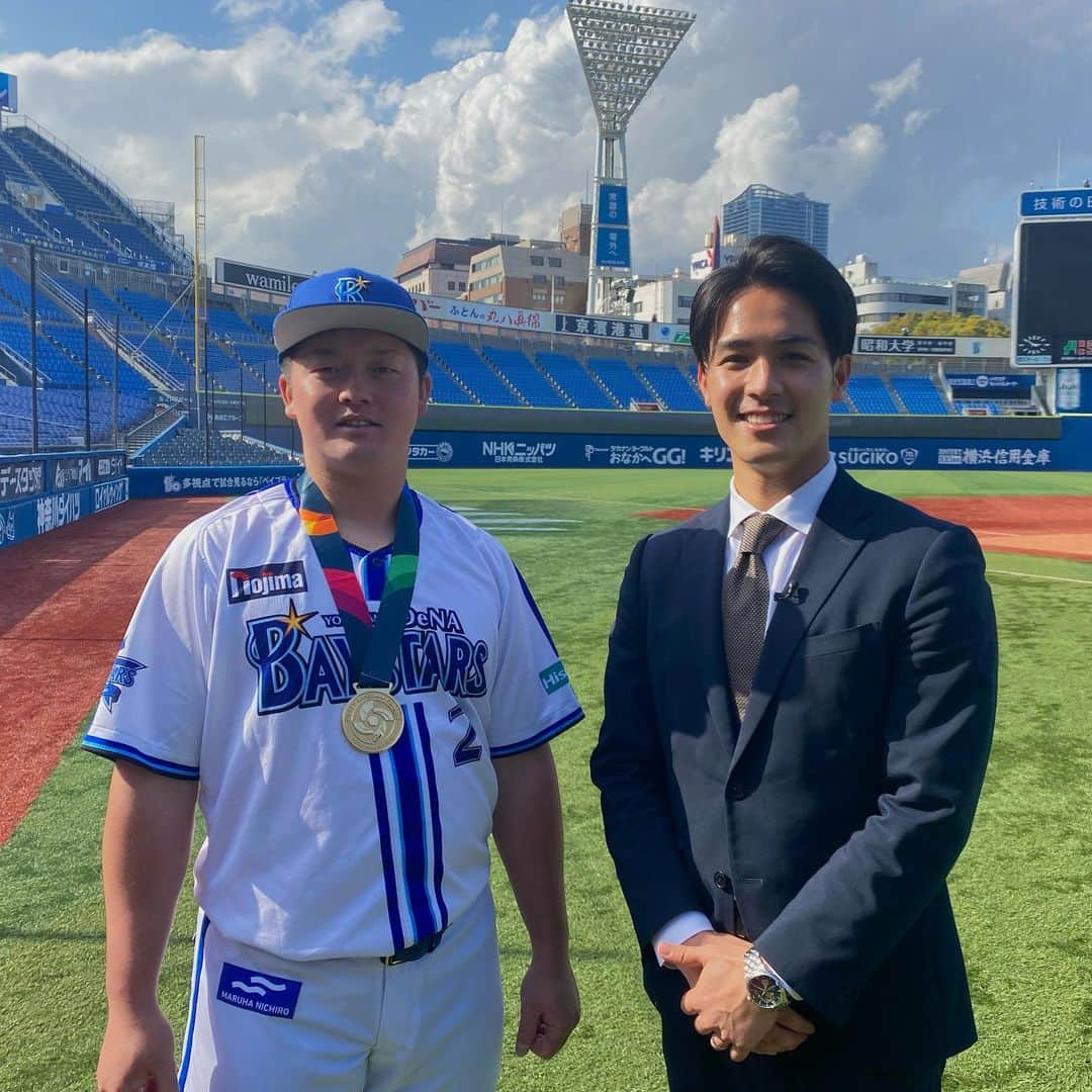 武隈光希のインスタグラム：「. 侍ジャパンWBC世界一の熱狂！ . . . WBCの3時間特番が放送されてますね！ あの時の興奮がどんどんと蘇ってきます🔥  1枚目　金メダルをかけた牧秀悟選手🥇 「スタートの人たち、存分に暴れてきてください。後からいく人たち、もう準備できてます。」  インタビューで話題になった円陣の声出しについて、実は前の晩から考えていたと笑いながら教えていただきました！  ちなみに牧選手とは大学の学年が同じで、中央大学との合同練習で一緒にバッティング練習をしたことがあります。面白いようにレフトスタンドに叩き込んでいて、当時から桁違いのレベルでした😲  2枚目　白井一幸ヘッドコーチ 「こんな最高のチームでコーチができて幸せを感じた。」  紡がれる言葉一つ一つからチームへの愛情、栗山監督へのリスペクトがこもっていました。  改めて最高のWBCでした。 これからも、間違いなく何度も見返します！！！  #wbc #wbc2023 #ワールドベースボールクラシック #wbc世界一の熱狂 #牧秀悟 #横浜dnaベイスターズ #白井一幸 #アナウンサー #テレ朝 #テレビ朝日アナウンサー」