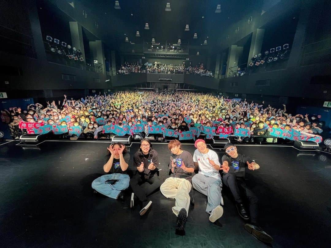 Tani Yuukiのインスタグラム：「Zeppツアー札幌公演ありがとうございました！♨️ 最高だったな〜静と動がよく見えた気がする、いいライブだった🍻 必ず戻ってきます！ また食べ過ぎt…。  またね！✌️❤️‍🔥  #TaniYuuki_多面態」